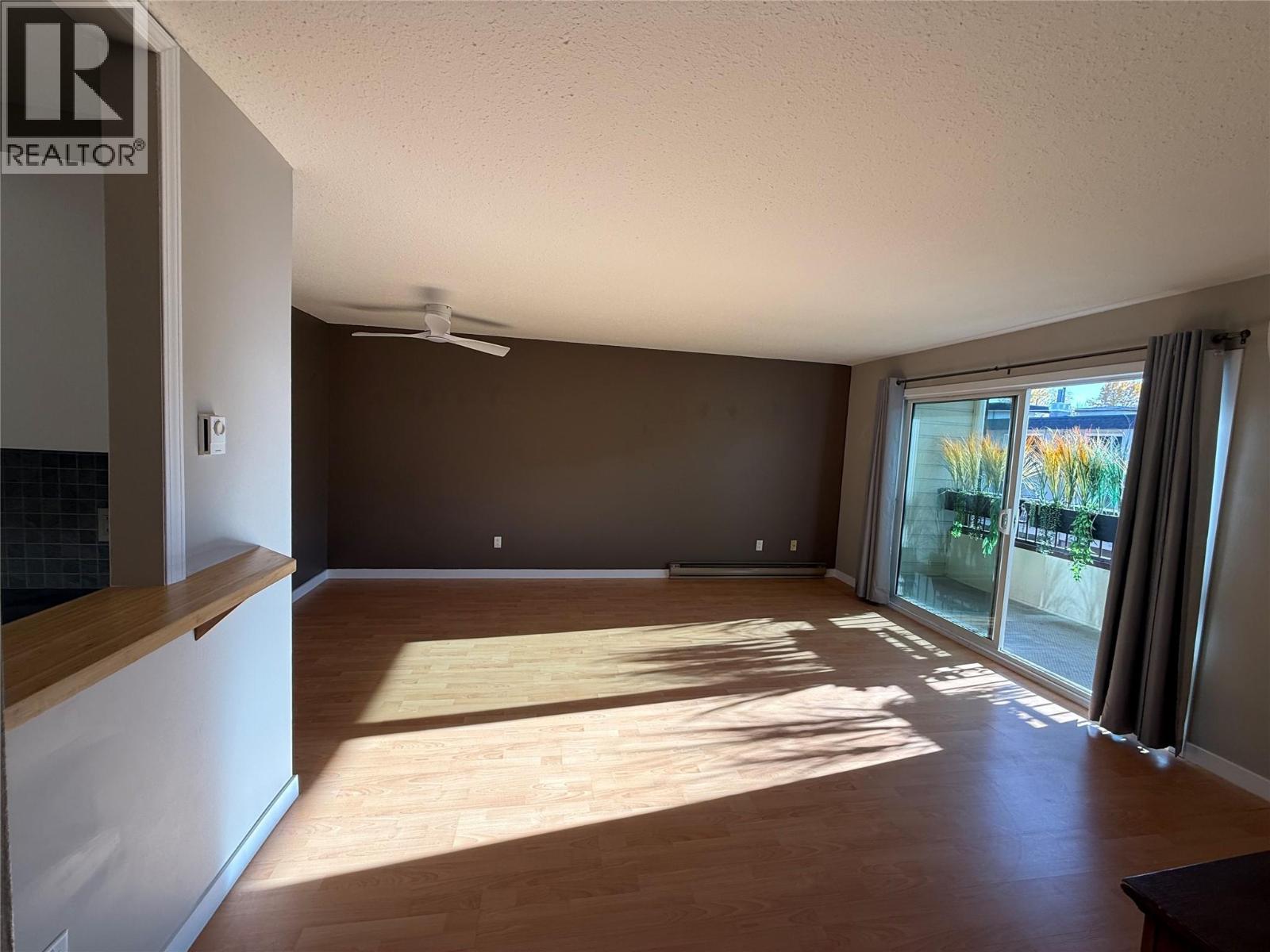 555 Rowcliffe Avenue Unit# 305, Kelowna, British Columbia  V1Y 5Y8 - Photo 5 - 10398117