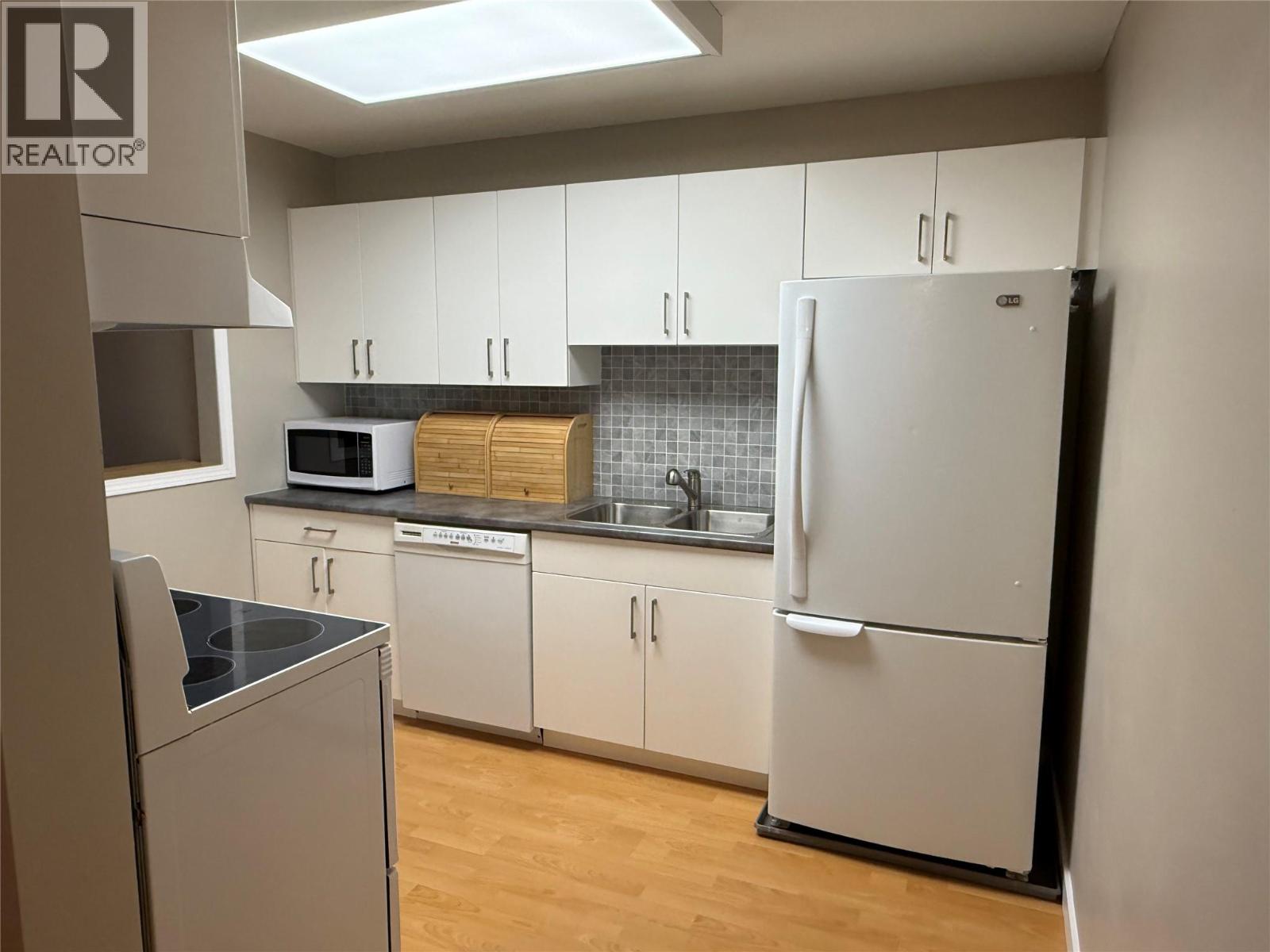 555 Rowcliffe Avenue Unit# 305, Kelowna, British Columbia  V1Y 5Y8 - Photo 6 - 10398117