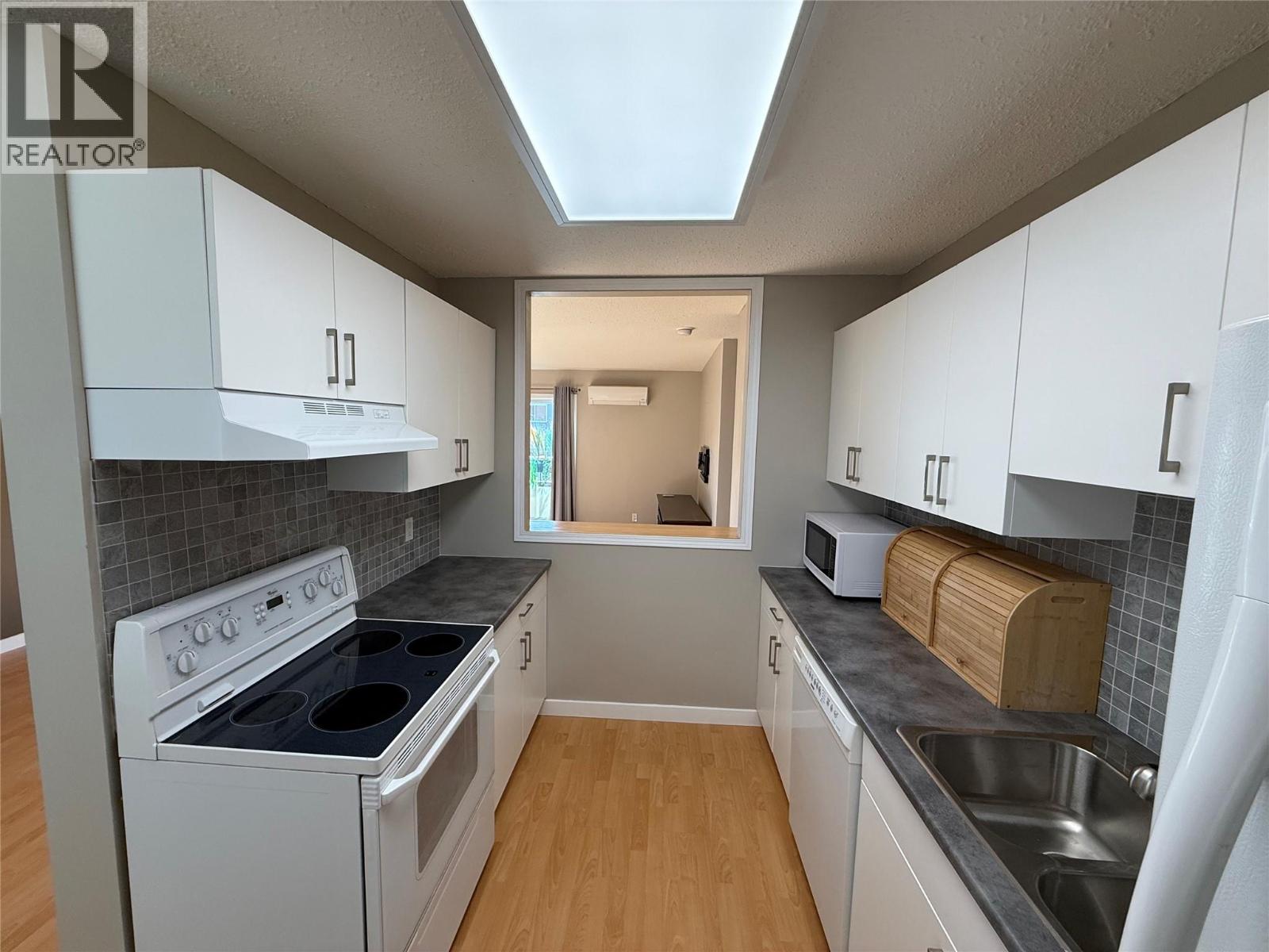 555 Rowcliffe Avenue Unit# 305, Kelowna, British Columbia  V1Y 5Y8 - Photo 7 - 10398117