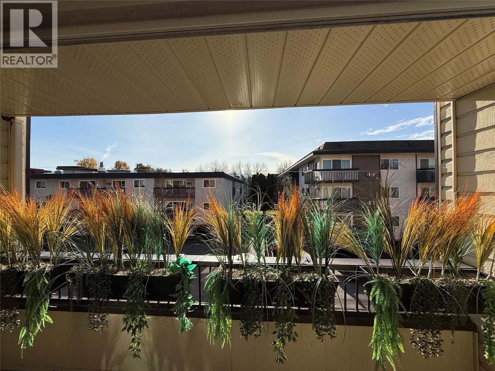 555 Rowcliffe Avenue Unit# 305, Kelowna, British Columbia  V1Y 5Y8 - Photo 8 - 10398117