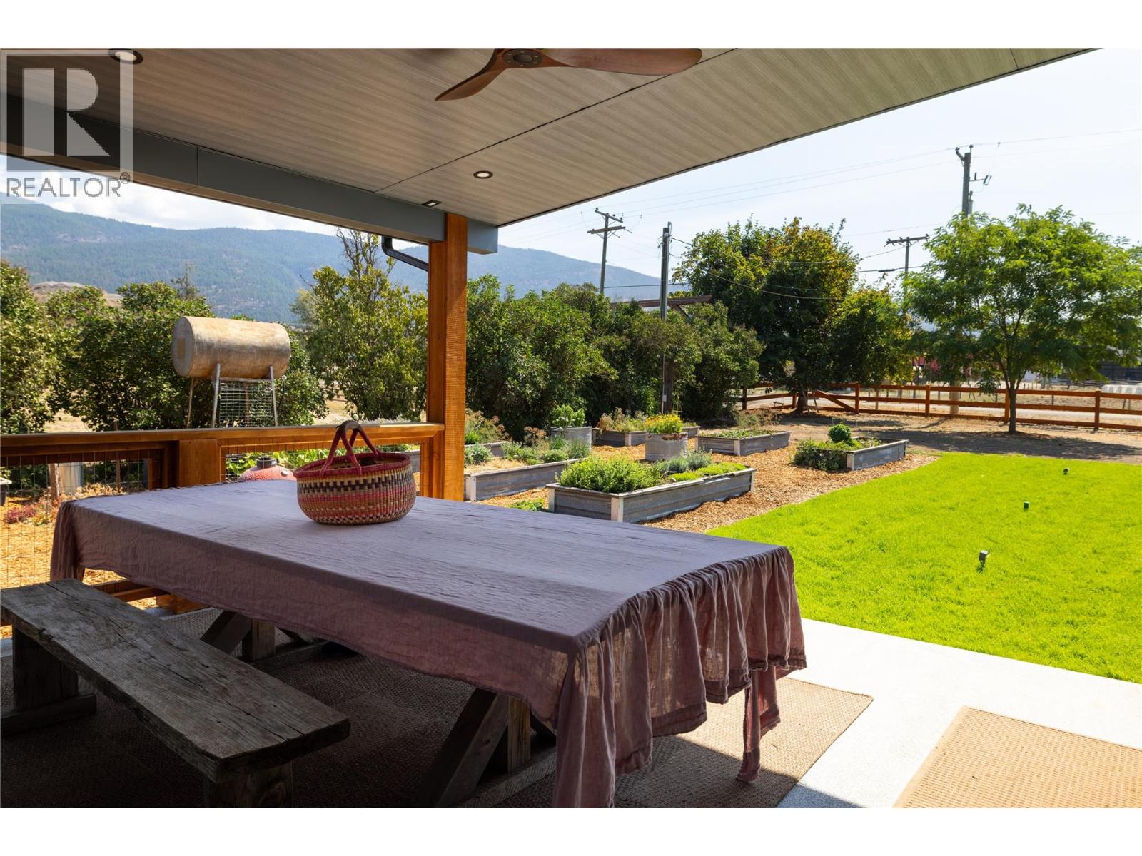 1130 Thomas Hayes Road, Spallumcheen, British Columbia  V0E 1B6 - Photo 16 - 10397880