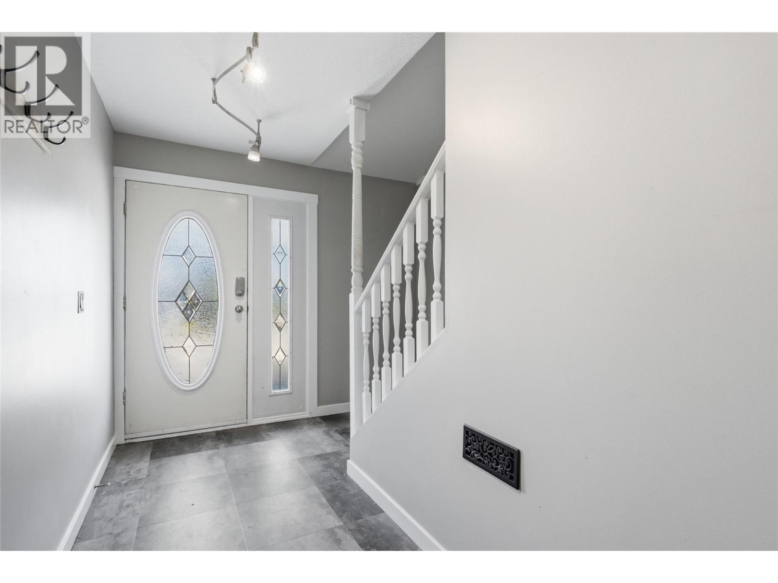 881 Evergreen Place, Kamloops, British Columbia  V2B 5M7 - Photo 5 - 10397643