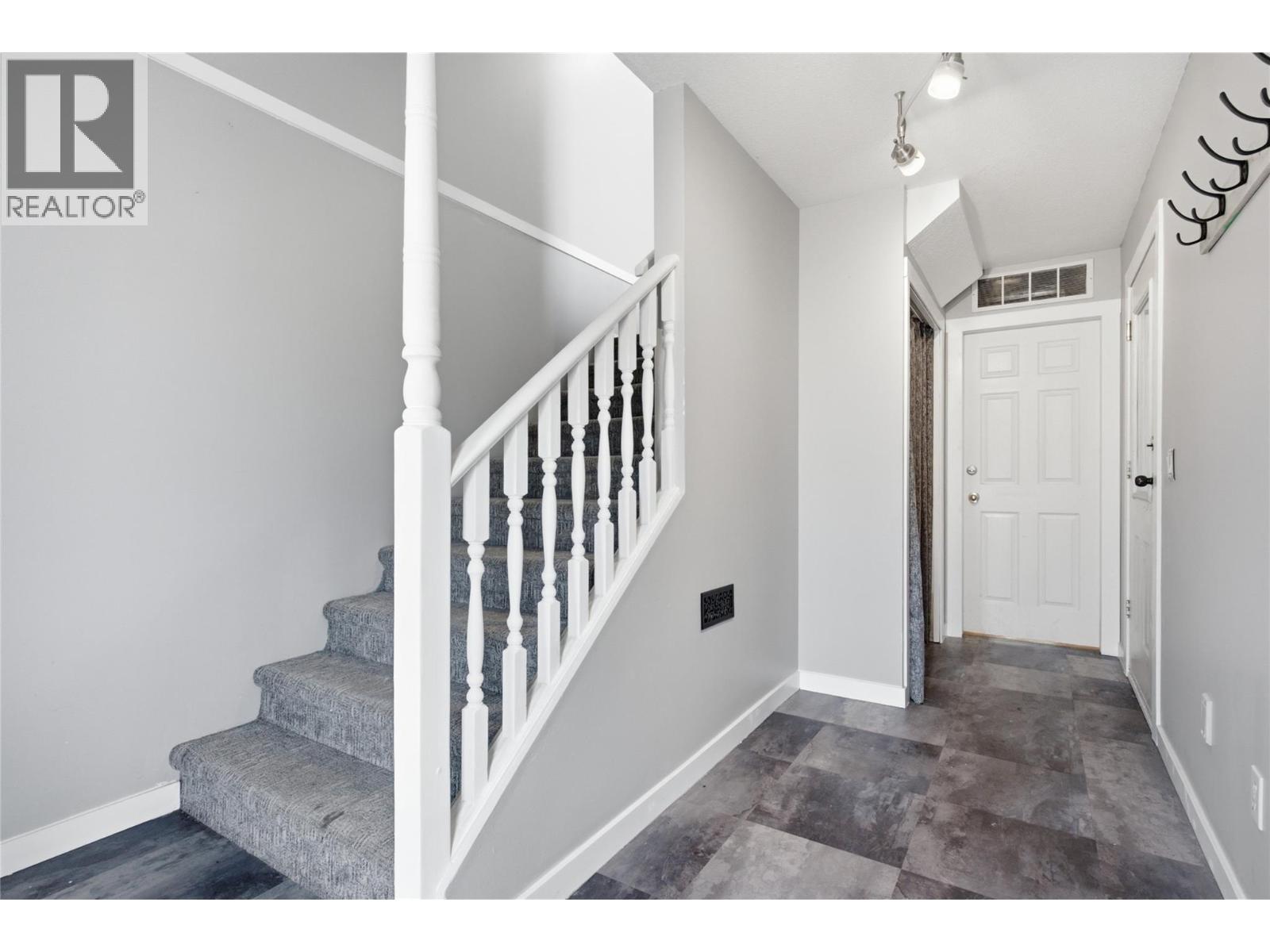 881 Evergreen Place, Kamloops, British Columbia  V2B 5M7 - Photo 6 - 10397643