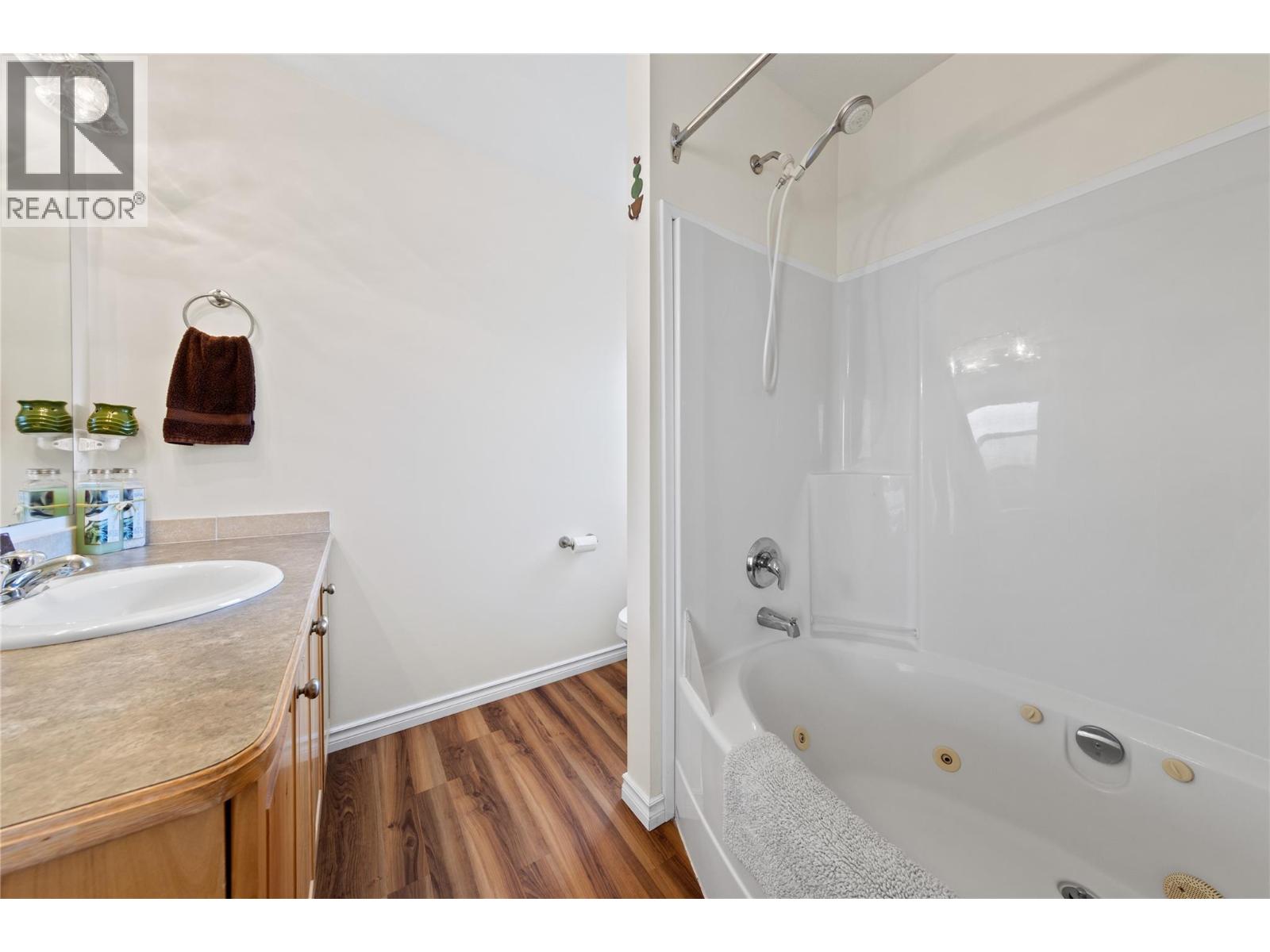 7832 Squilax-Anglemont Road, Anglemont, British Columbia  V0E 1M8 - Photo 15 - 10398140