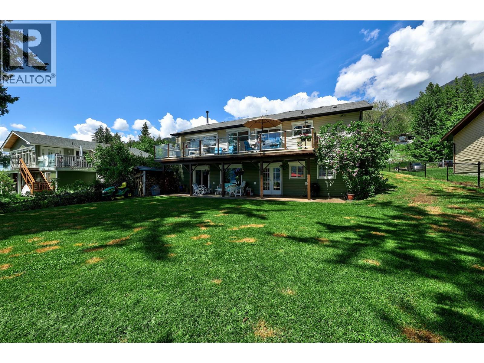 7832 Squilax-Anglemont Road, Anglemont, British Columbia  V0E 1M8 - Photo 2 - 10398140