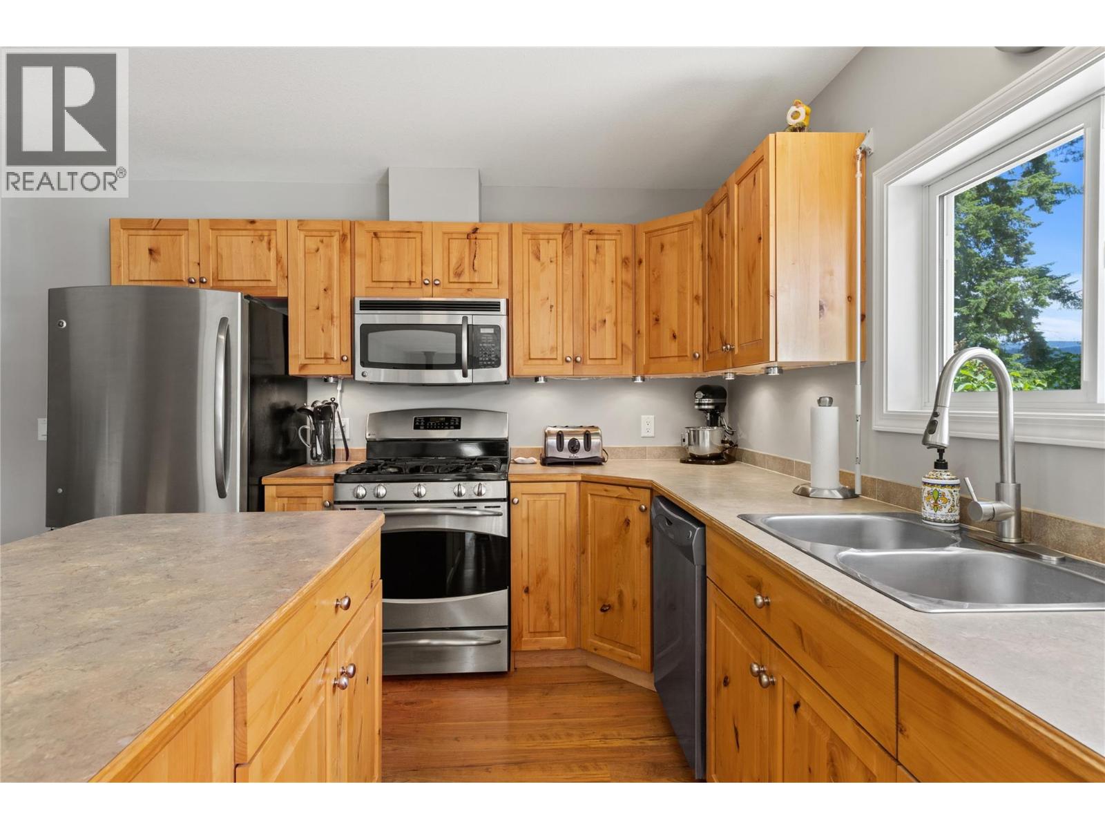 7832 Squilax-Anglemont Road, Anglemont, British Columbia  V0E 1M8 - Photo 5 - 10398140