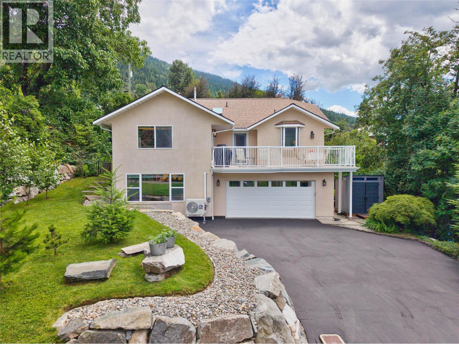 1007 Hoover Street, Nelson, British Columbia  V1L 4X9 - Photo 2 - 10398131