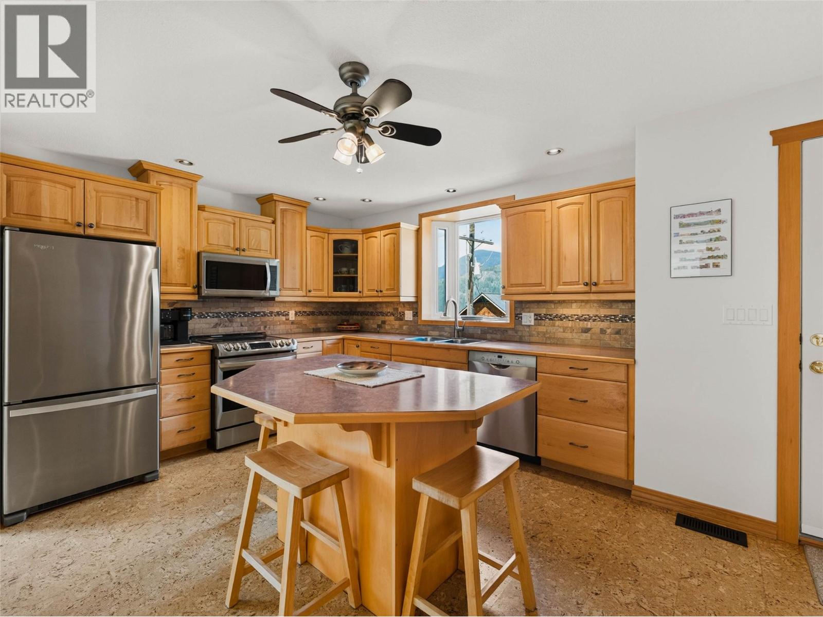 1007 Hoover Street, Nelson, British Columbia  V1L 4X9 - Photo 6 - 10398131