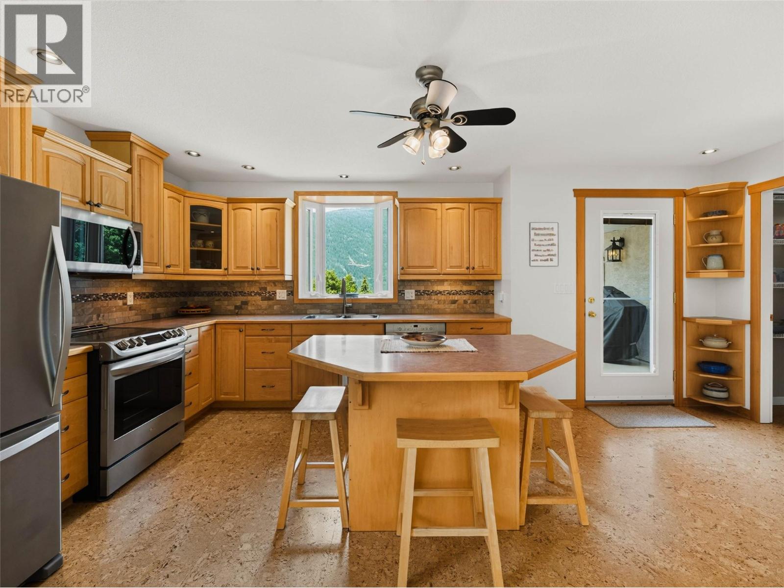 1007 Hoover Street, Nelson, British Columbia  V1L 4X9 - Photo 7 - 10398131