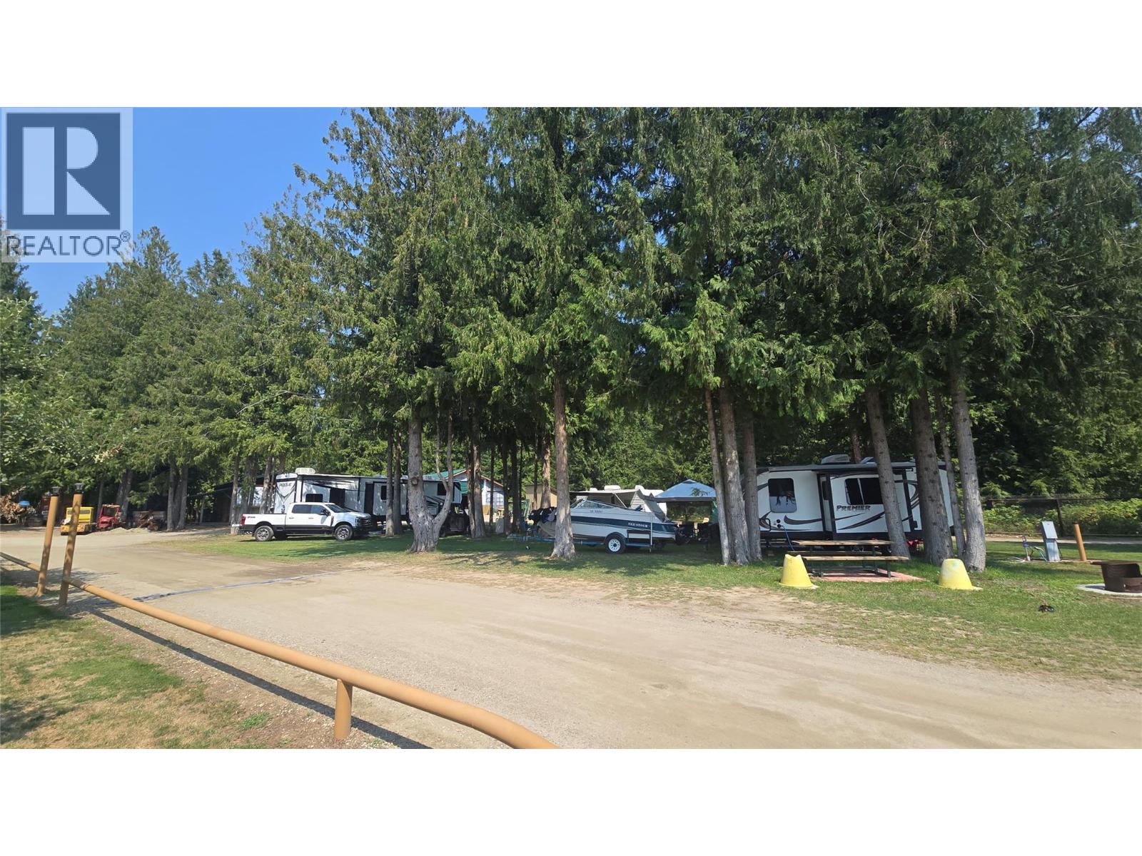 16060 Bc-3a Highway, Crawford Bay, British Columbia  V0B 1E0 - Photo 10 - 10397863