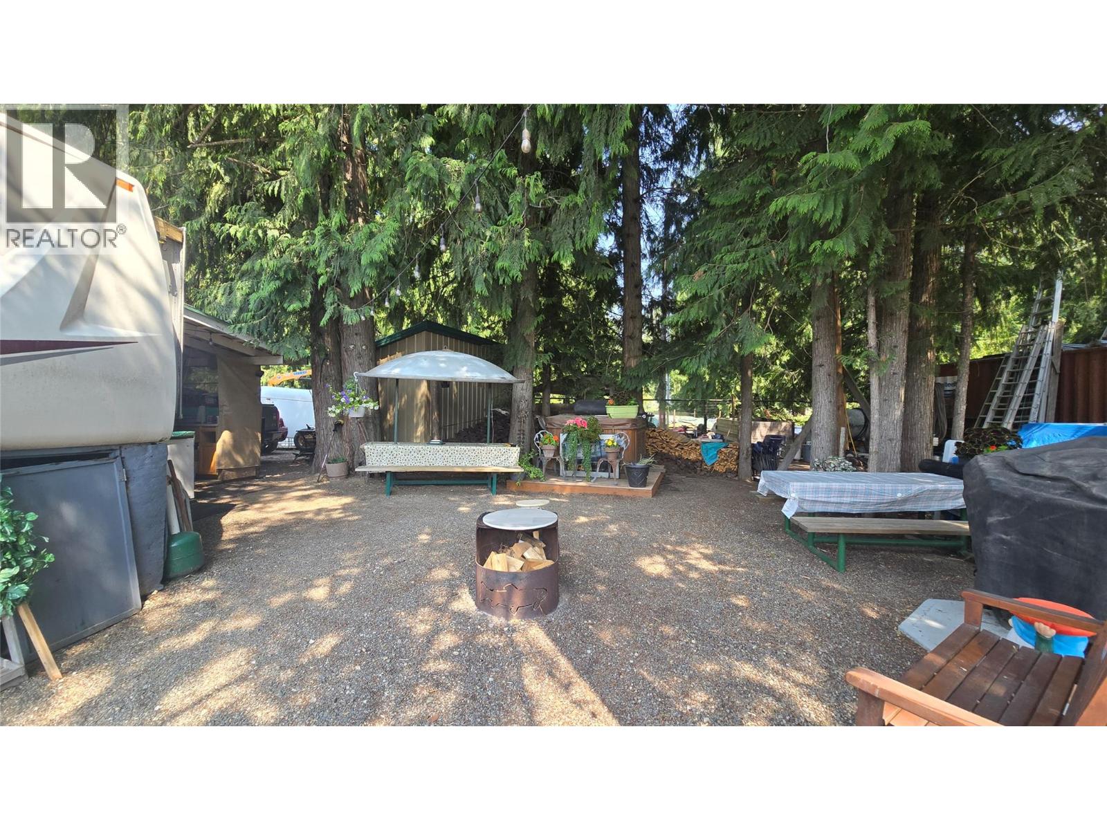 16060 Bc-3a Highway, Crawford Bay, British Columbia  V0B 1E0 - Photo 11 - 10397863