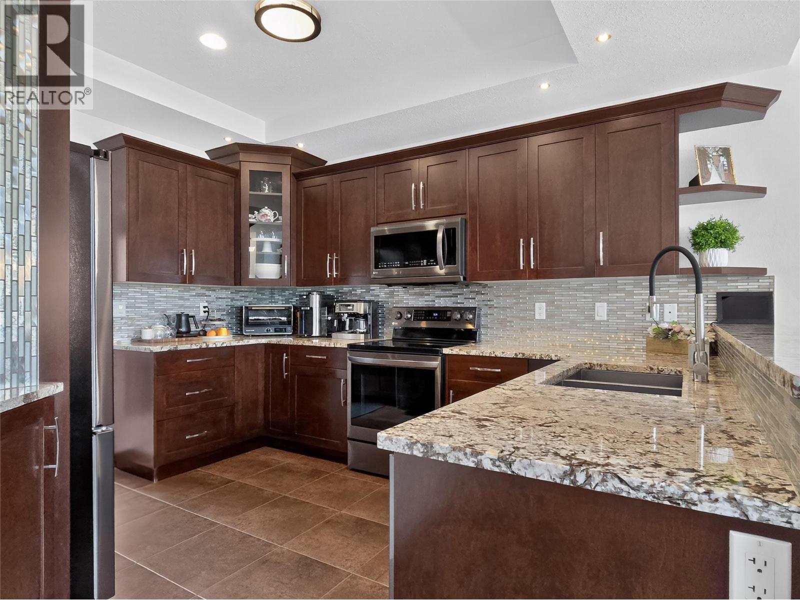 8723 Badger Drive, Kamloops, British Columbia  V2C 0B2 - Photo 12 - 10398057