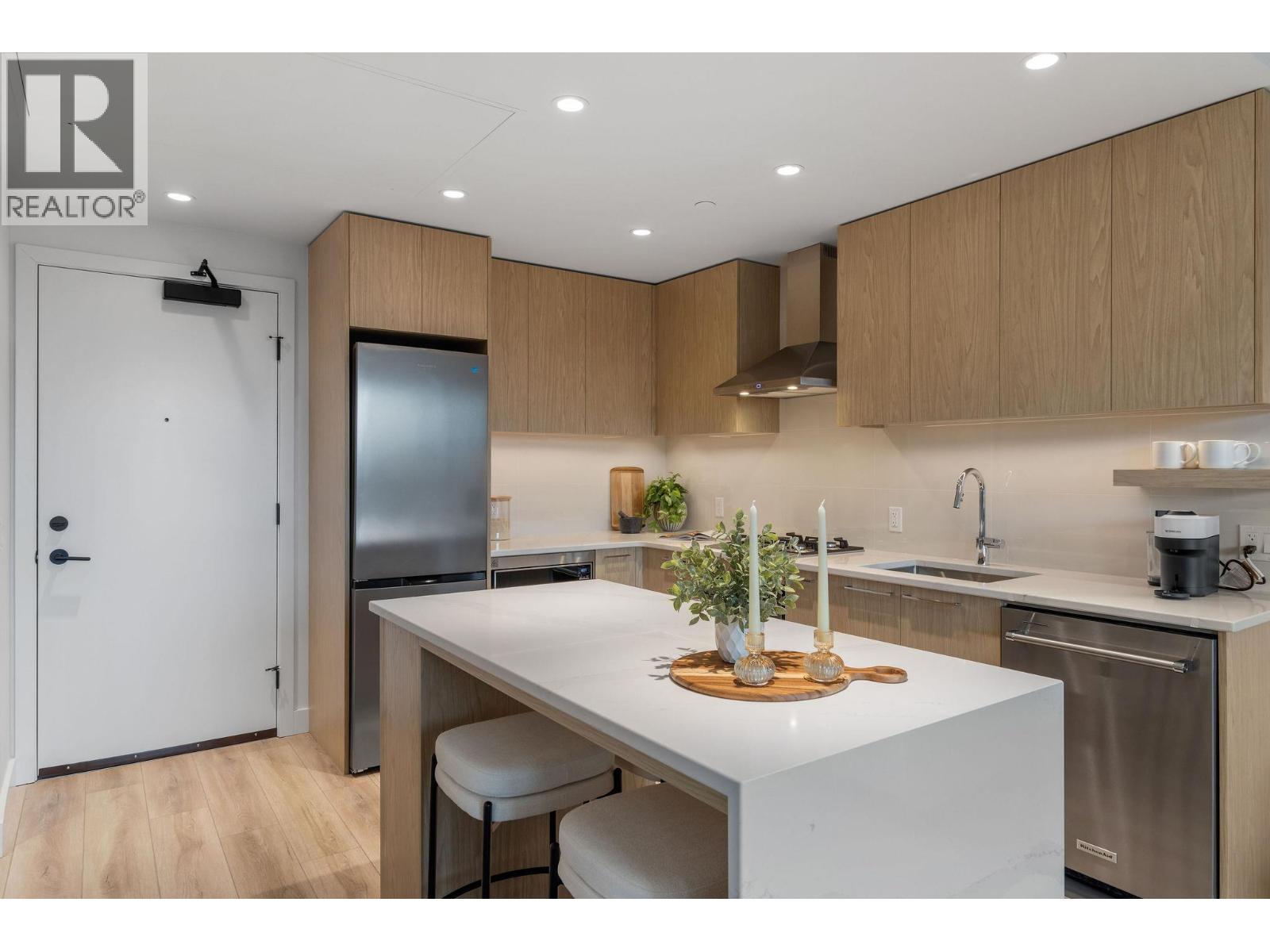 3051 Abbott Street Unit# 206, Kelowna, British Columbia  V1Y 0P1 - Photo 2 - 10397737