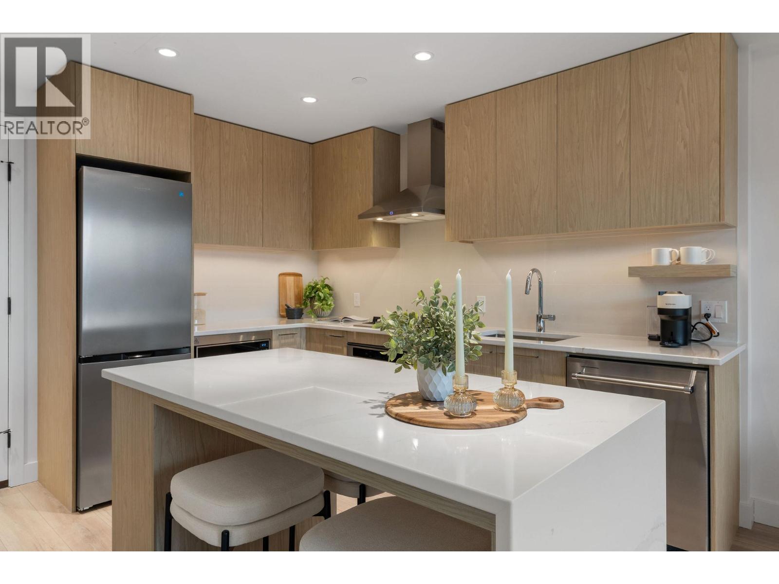 3051 Abbott Street Unit# 206, Kelowna, British Columbia  V1Y 0P1 - Photo 3 - 10397737
