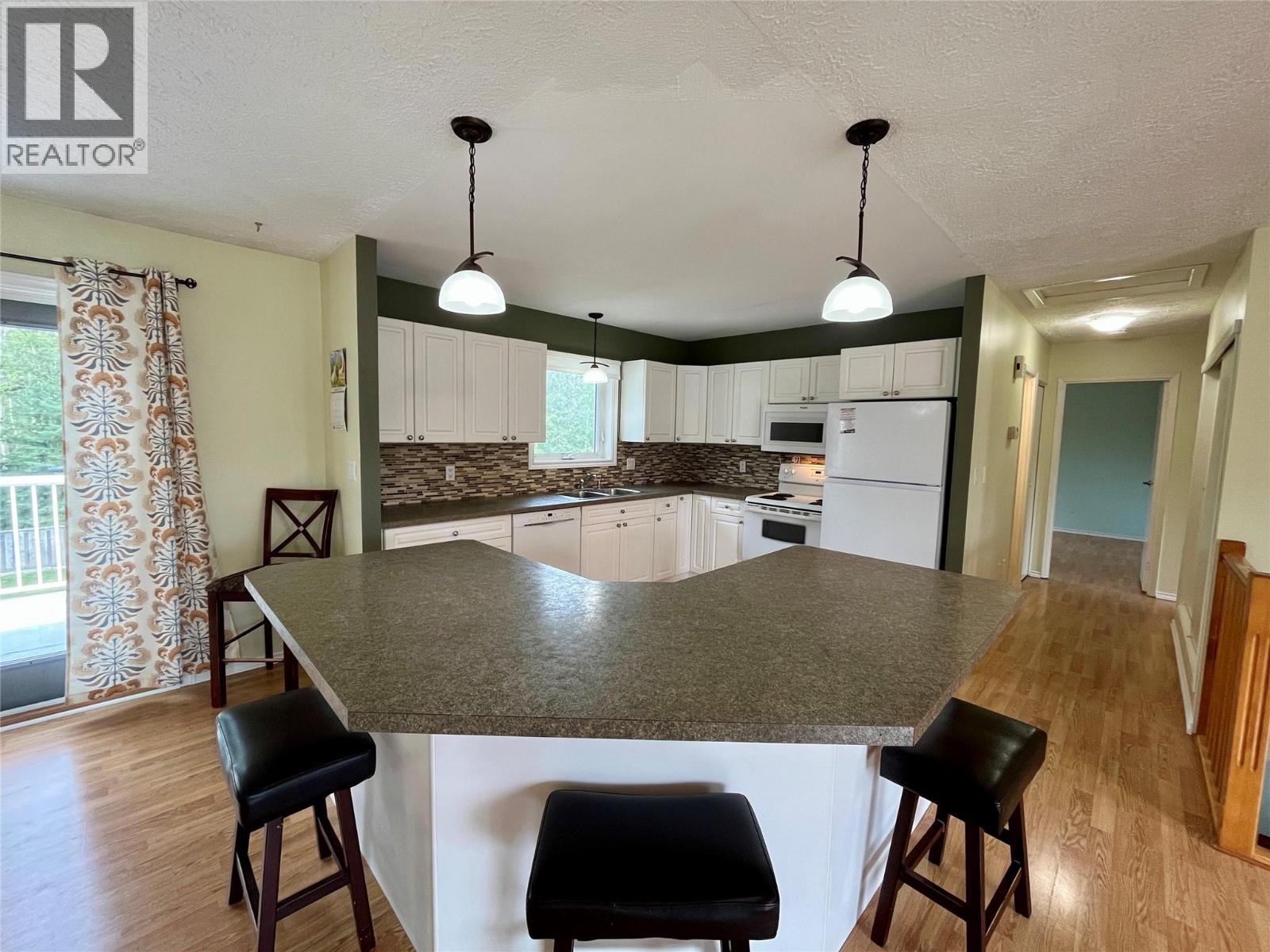 236 Bergeron Drive, Tumbler Ridge, British Columbia  V0C 2W0 - Photo 4 - 10398248