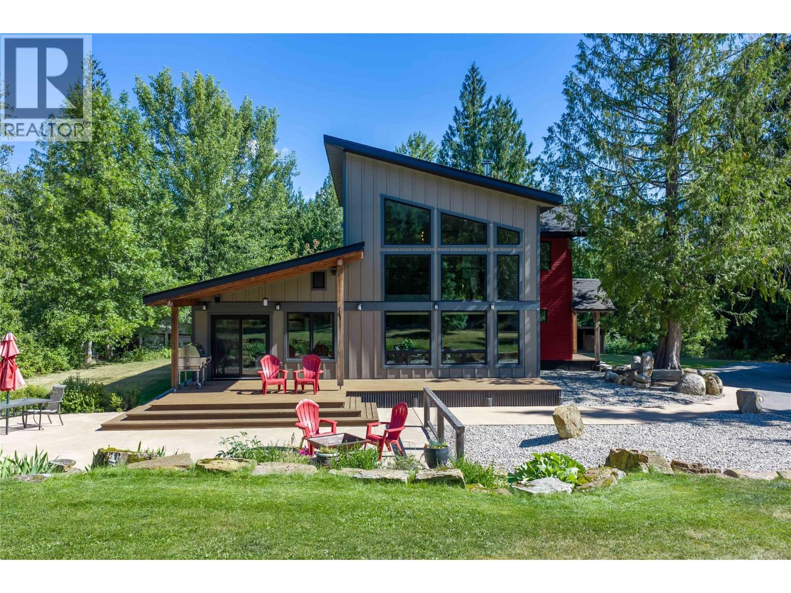 1808 Northview Drive, Revelstoke, British Columbia  V0E 2S1 - Photo 1 - 10397975