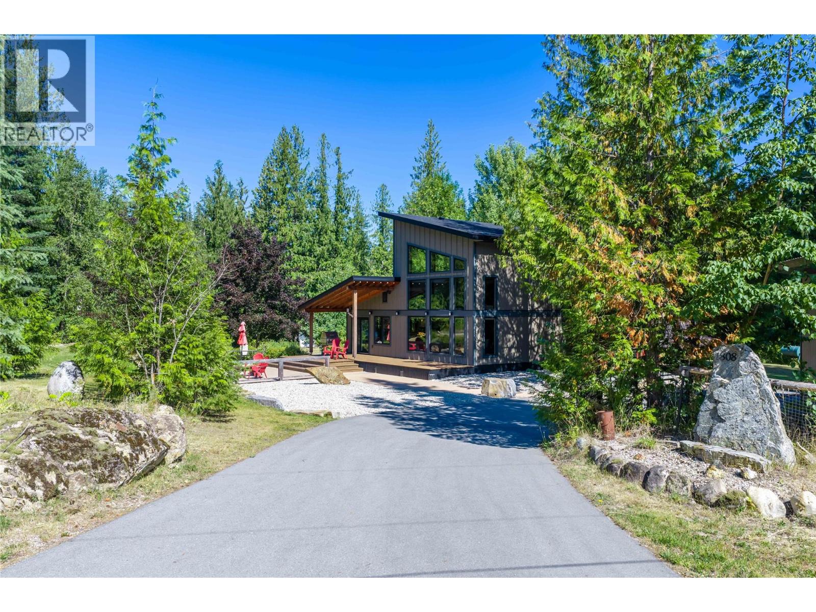 1808 Northview Drive, Revelstoke, British Columbia  V0E 2S1 - Photo 2 - 10397975