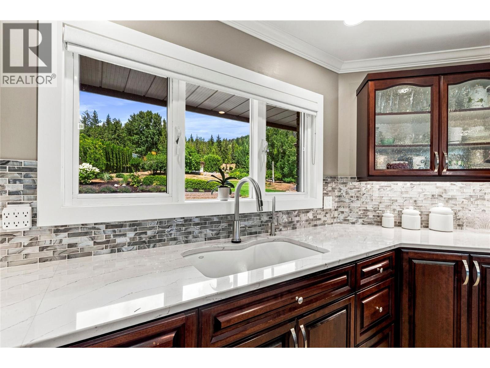3886 Parri Road, Sorrento, British Columbia  V0E 2W1 - Photo 13 - 10397964