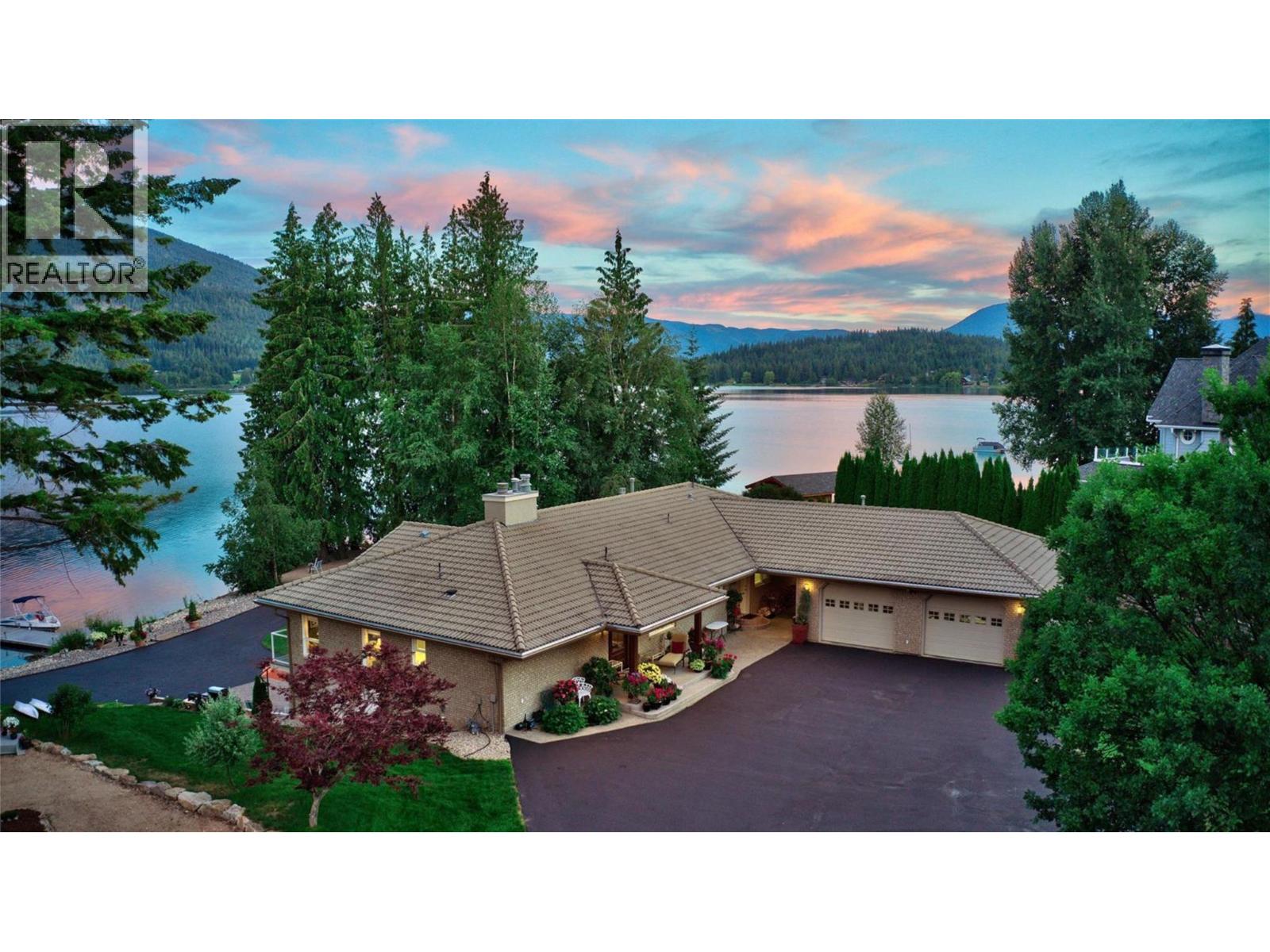 3886 Parri Road, Sorrento, British Columbia  V0E 2W1 - Photo 3 - 10397964