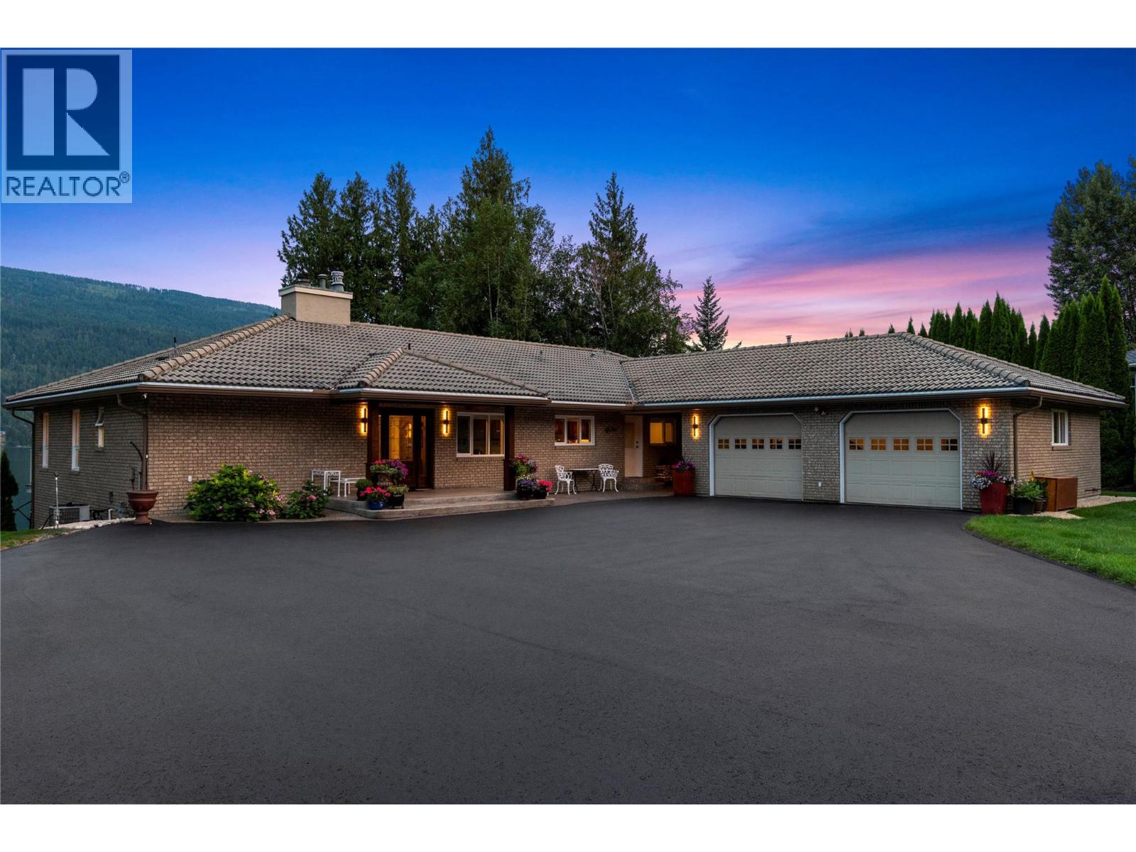 3886 Parri Road, Sorrento, British Columbia  V0E 2W1 - Photo 4 - 10397964