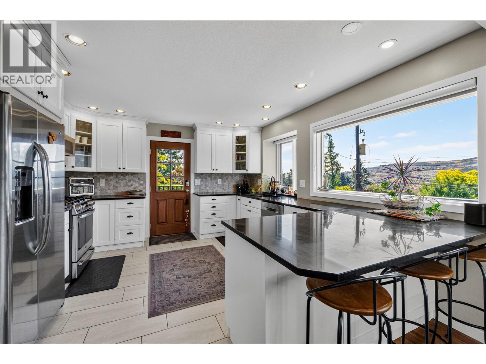 1434 Mt Dufferin Drive, Kamloops, British Columbia  V2E 1S1 - Photo 3 - 10398208