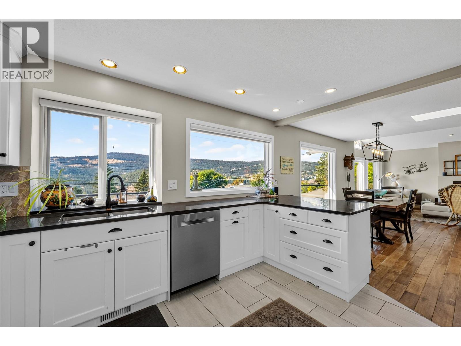 1434 Mt Dufferin Drive, Kamloops, British Columbia  V2E 1S1 - Photo 4 - 10398208