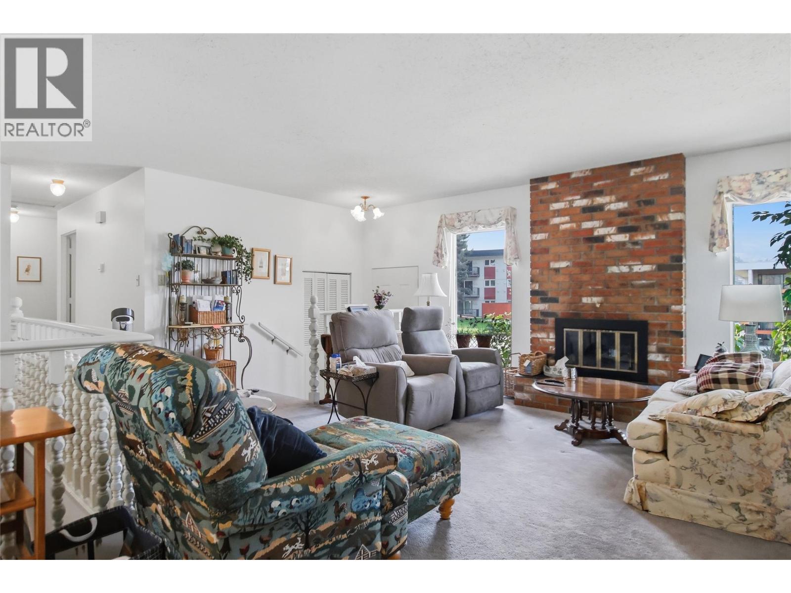 284 Arrowstone Drive, Kamloops, British Columbia  V2C 1P7 - Photo 4 - 10397981