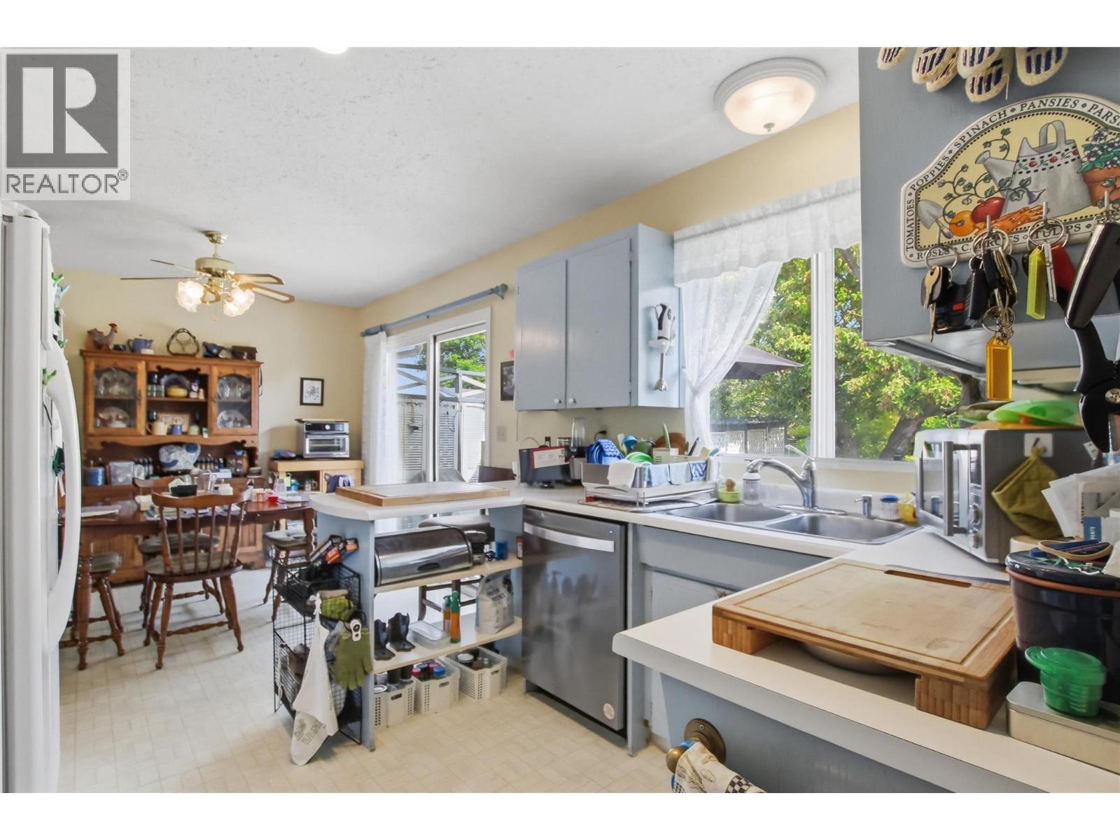 284 Arrowstone Drive, Kamloops, British Columbia  V2C 1P7 - Photo 8 - 10397981