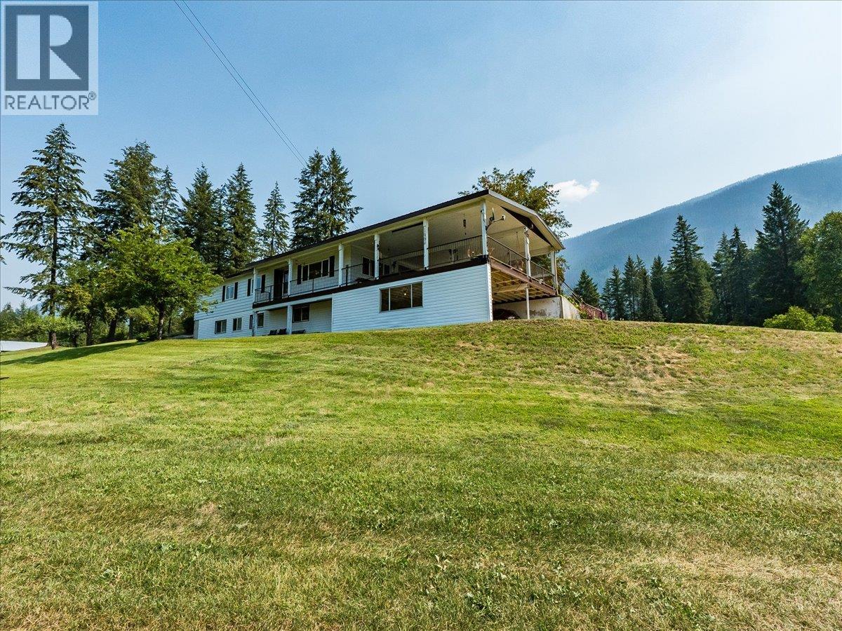 8716 Martens Road, Slocan, British Columbia  V0G 2C0 - Photo 13 - 10397983