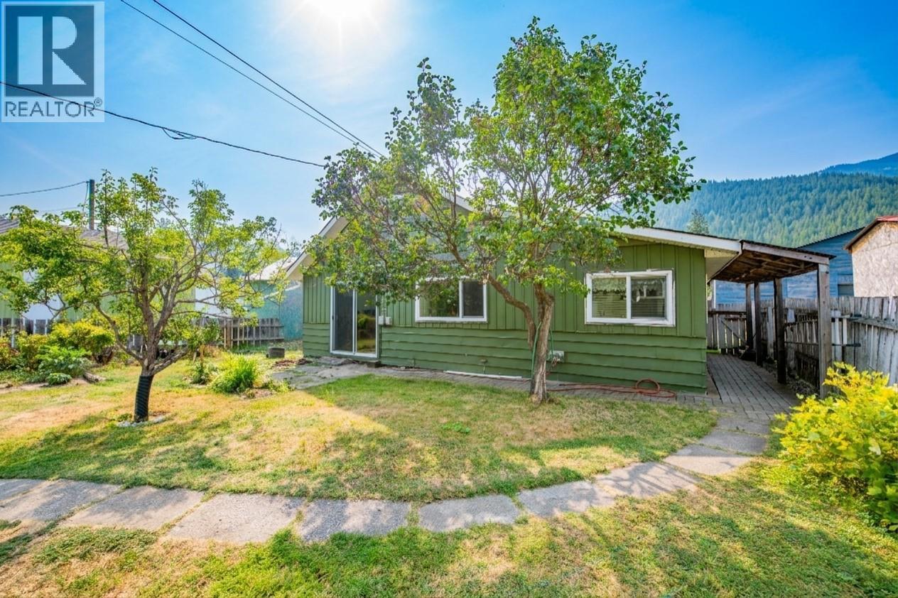 5727 Ponderosa Road, Falkland, British Columbia  V0E 1W0 - Photo 1 - 10397788