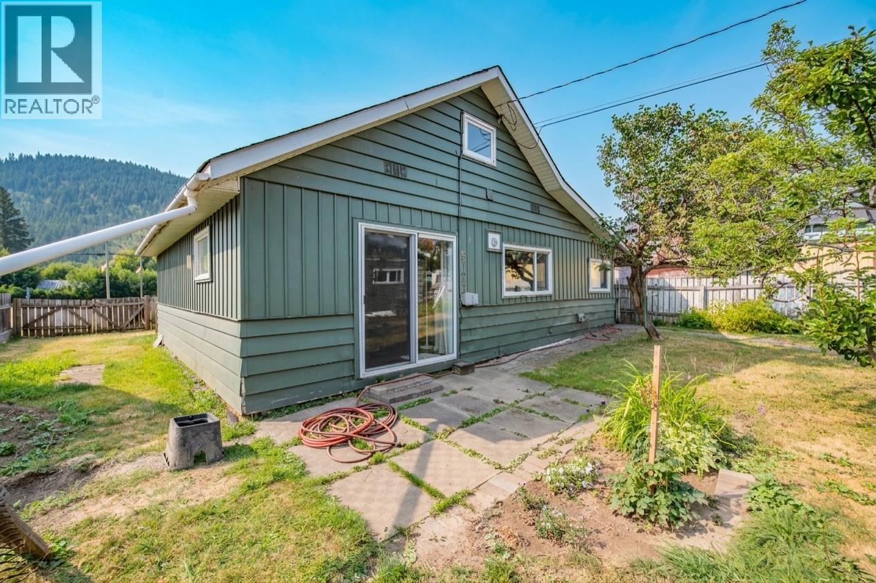 5727 Ponderosa Road, Falkland, British Columbia  V0E 1W0 - Photo 33 - 10397788