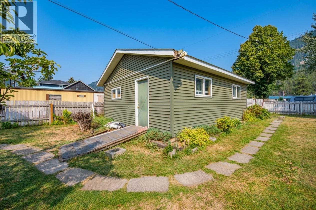 5727 Ponderosa Road, Falkland, British Columbia  V0E 1W0 - Photo 35 - 10397788