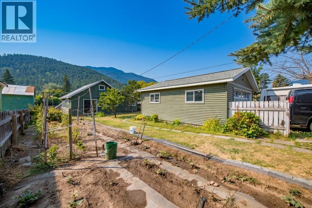 5727 Ponderosa Road, Falkland, British Columbia  V0E 1W0 - Photo 39 - 10397788