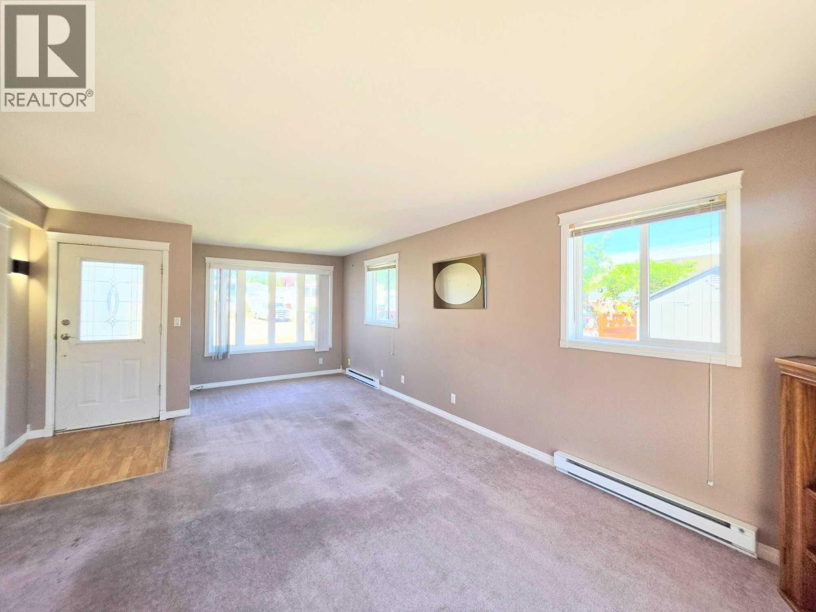 390 Mission Place, Cranbrook, British Columbia  V1C 6M9 - Photo 4 - 10398211