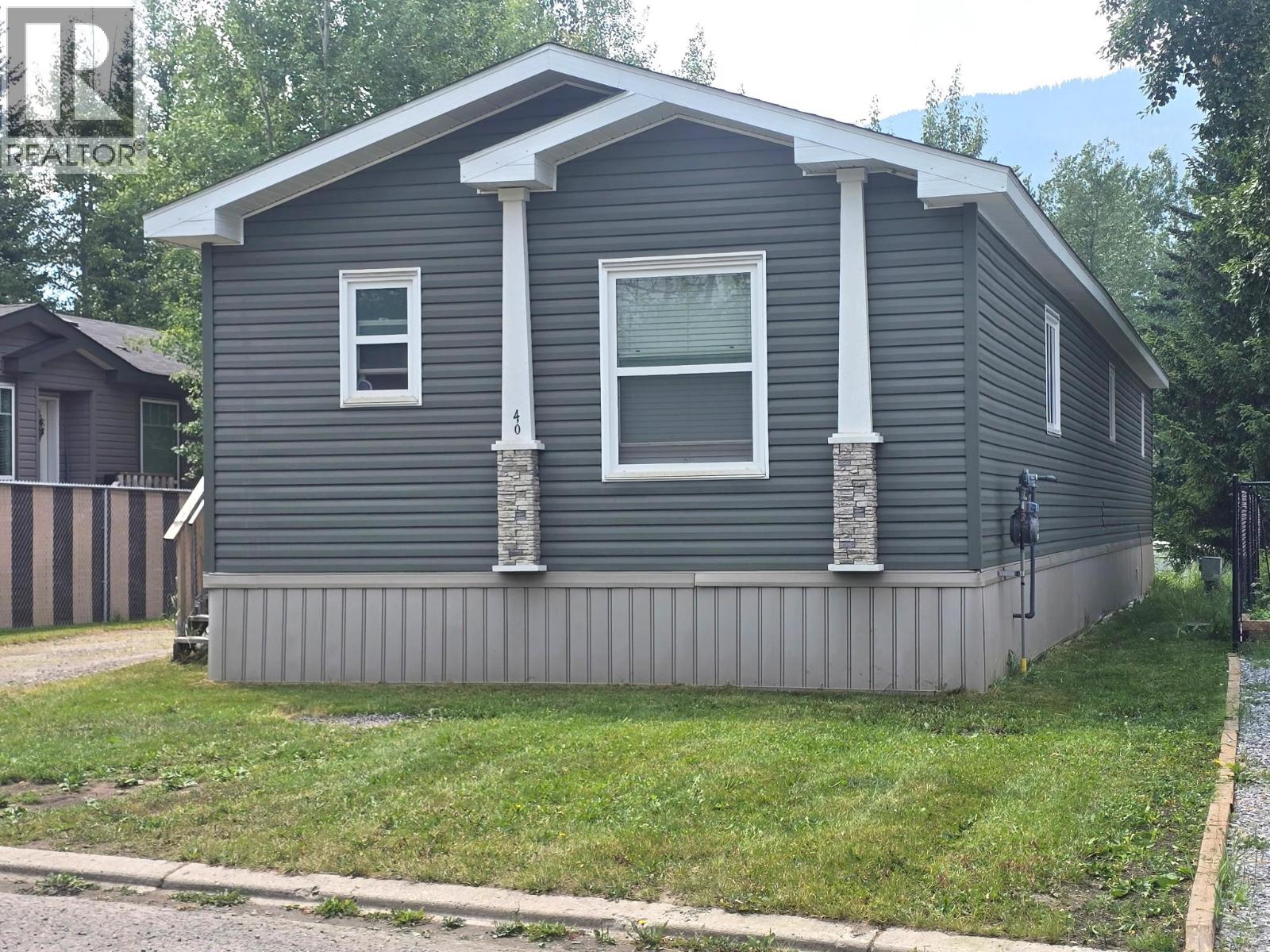 40 Wilderness  Heights Way, Elkford, British Columbia  V0B 1H0 - Photo 2 - 10398262