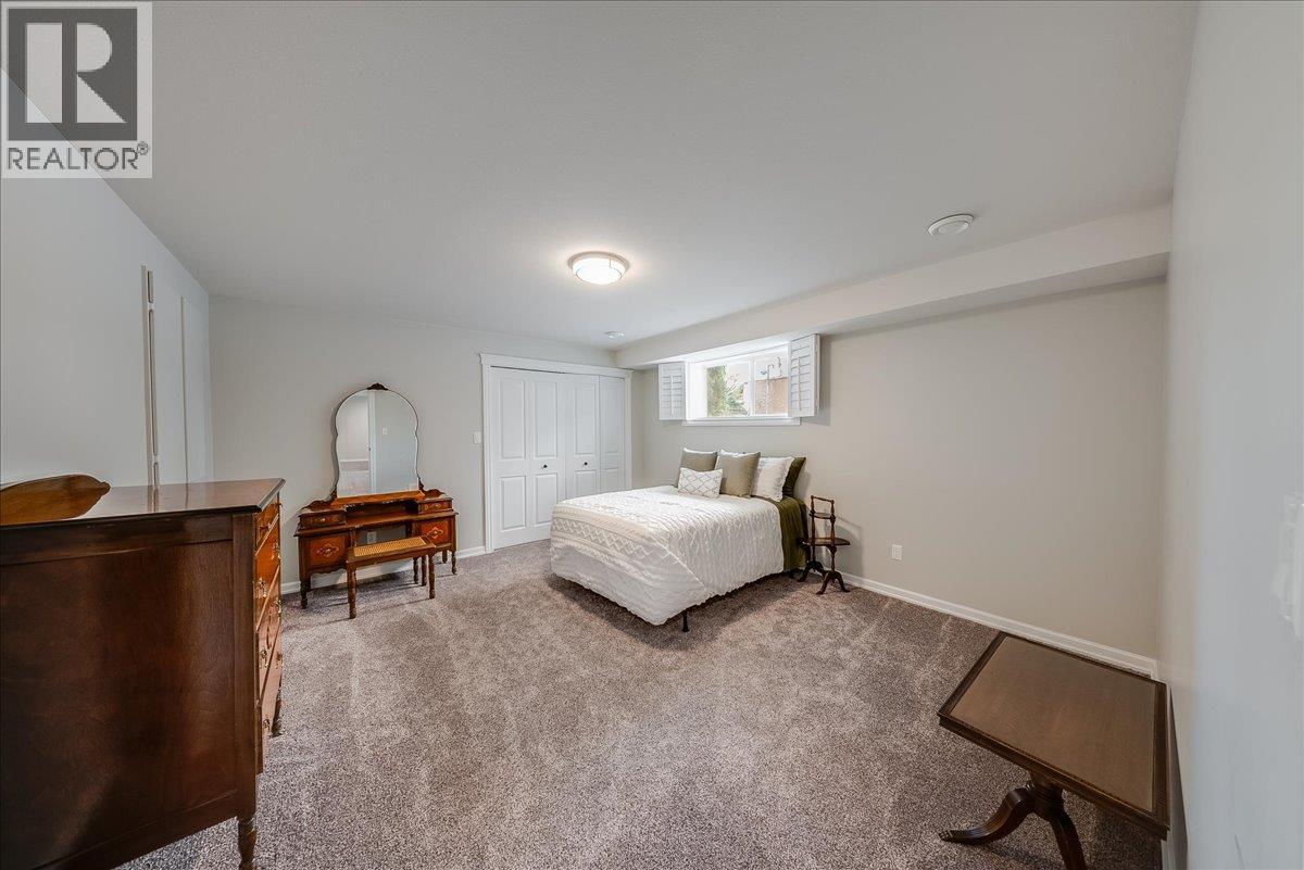 7981 Birchwood Drive, Trail, British Columbia  V1R 4Y3 - Photo 35 - 10398130