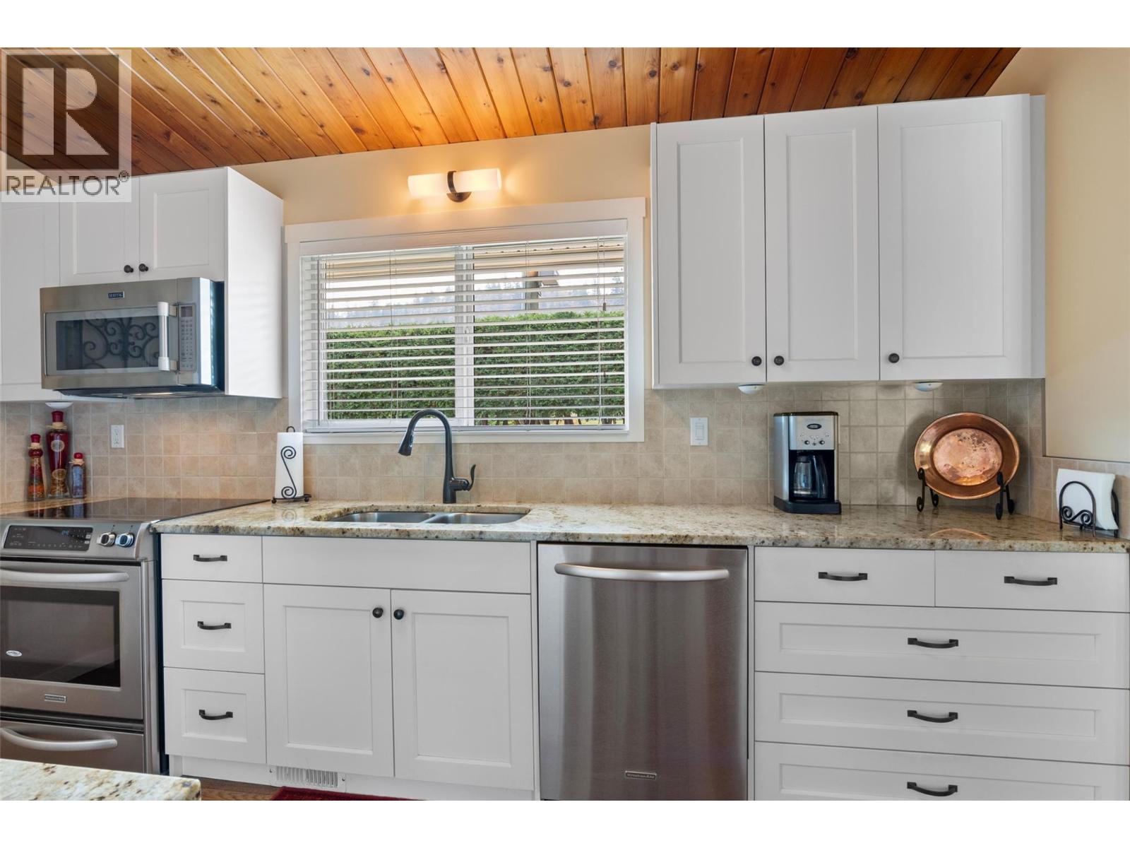 295 Viking Drive, Kamloops, British Columbia  V2C 5P1 - Photo 12 - 10398122