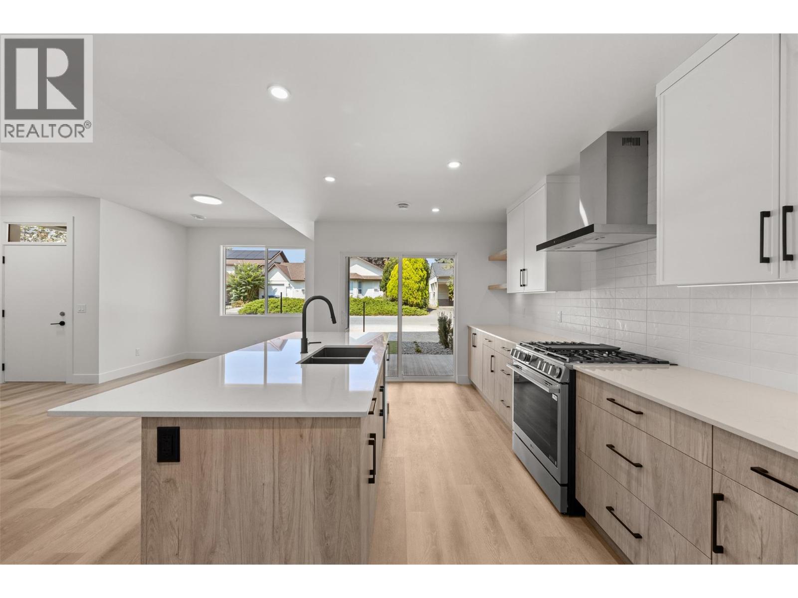 773 Kinnear Avenue Unit# 1, Kelowna, British Columbia  V1Y 5B2 - Photo 2 - 10395188