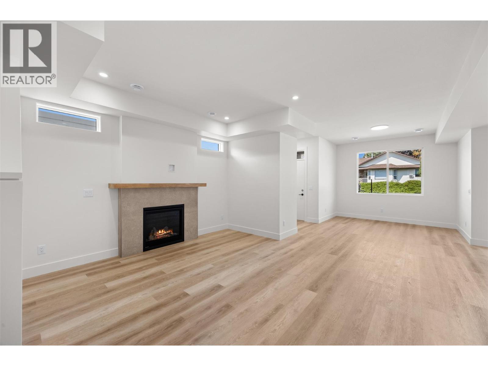 773 Kinnear Avenue Unit# 1, Kelowna, British Columbia  V1Y 5B2 - Photo 4 - 10395188