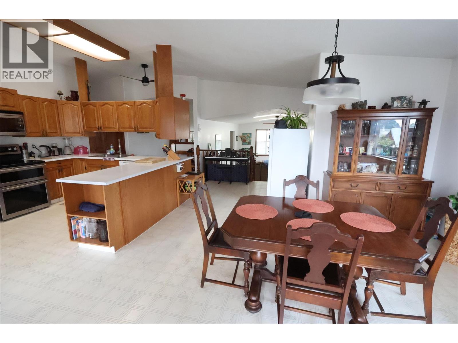 302 5th Street Nw, Nakusp, British Columbia  V0G 1R0 - Photo 5 - 10397491