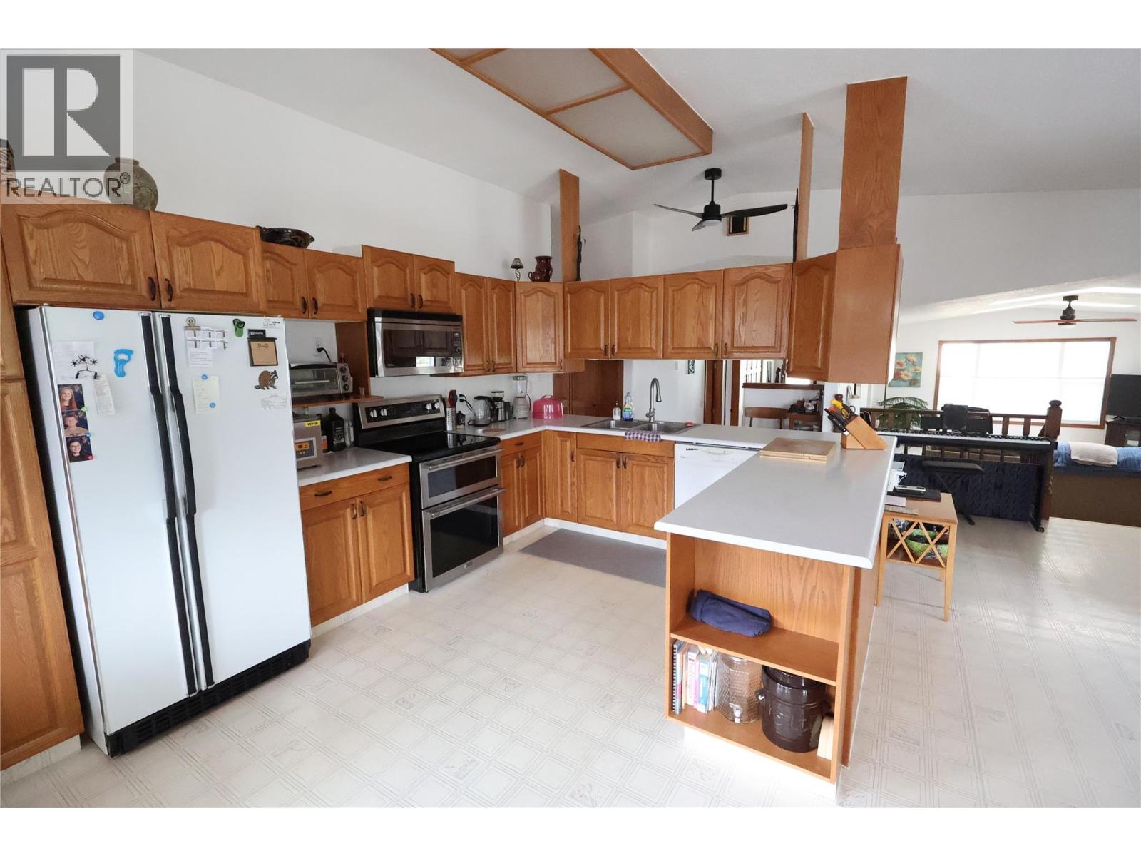 302 5th Street Nw, Nakusp, British Columbia  V0G 1R0 - Photo 6 - 10397491