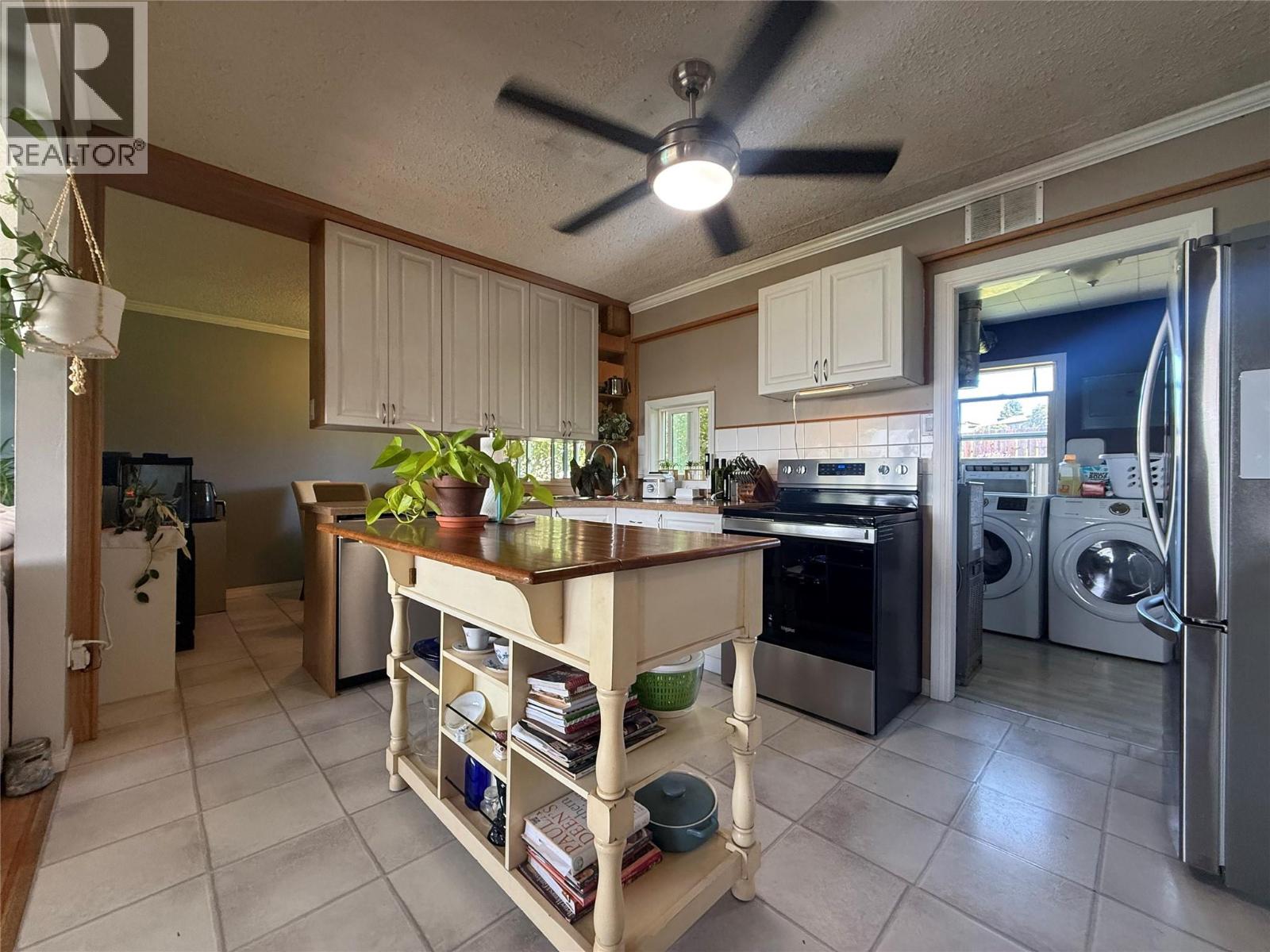 904 Cornwall Crescent, Dawson Creek, British Columbia  V1G 1N9 - Photo 3 - 10398290