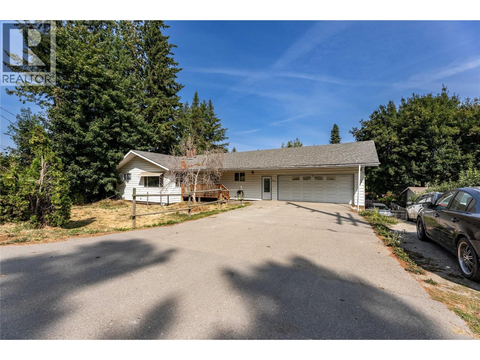 3271 10 Avenue Se, Salmon Arm, British Columbia  V1E 1W8 - Photo 1 - 10398156