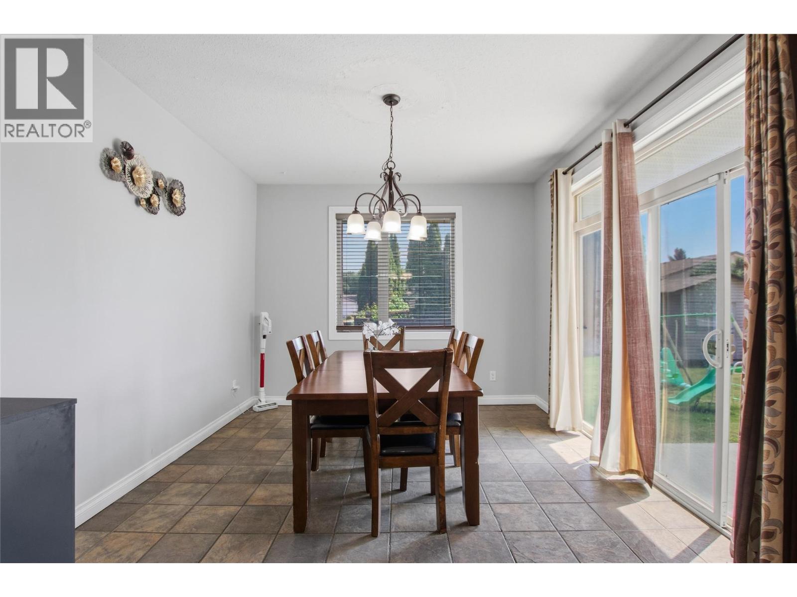 819 Arlington Court, Kamloops, British Columbia  V2B 8T5 - Photo 12 - 10398303