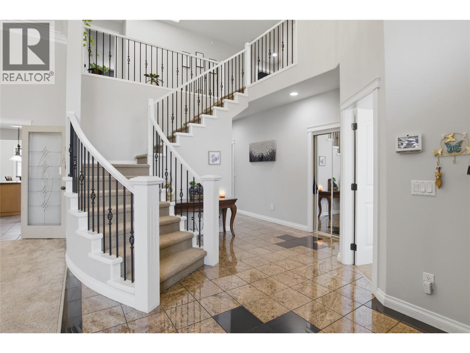 819 Arlington Court, Kamloops, British Columbia  V2B 8T5 - Photo 2 - 10398303