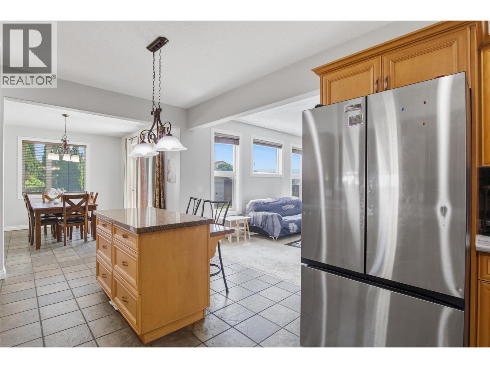 819 Arlington Court, Kamloops, British Columbia  V2B 8T5 - Photo 4 - 10398303
