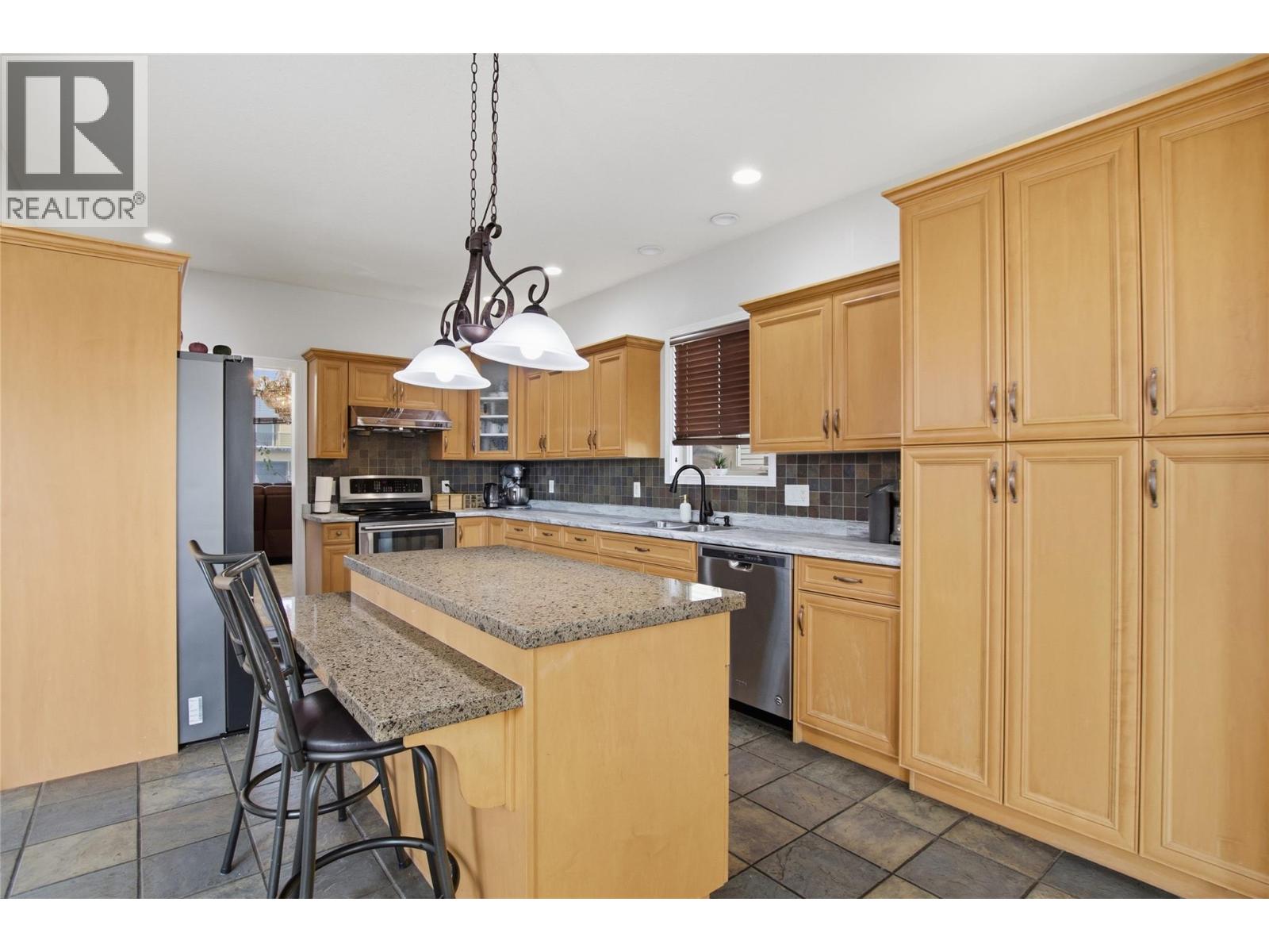 819 Arlington Court, Kamloops, British Columbia  V2B 8T5 - Photo 5 - 10398303