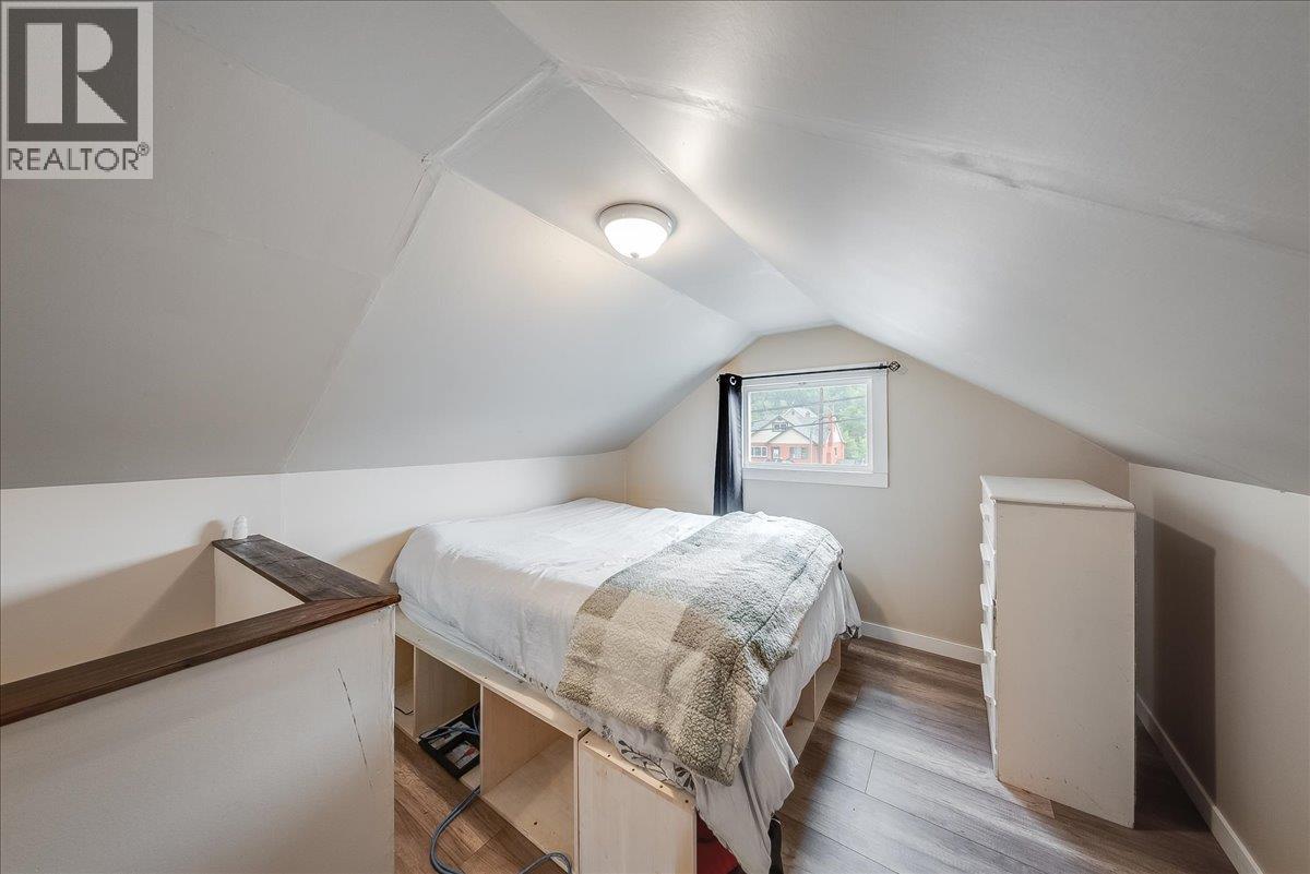 1430 Third Avenue, Trail, British Columbia  V1R 1P6 - Photo 18 - 10398102