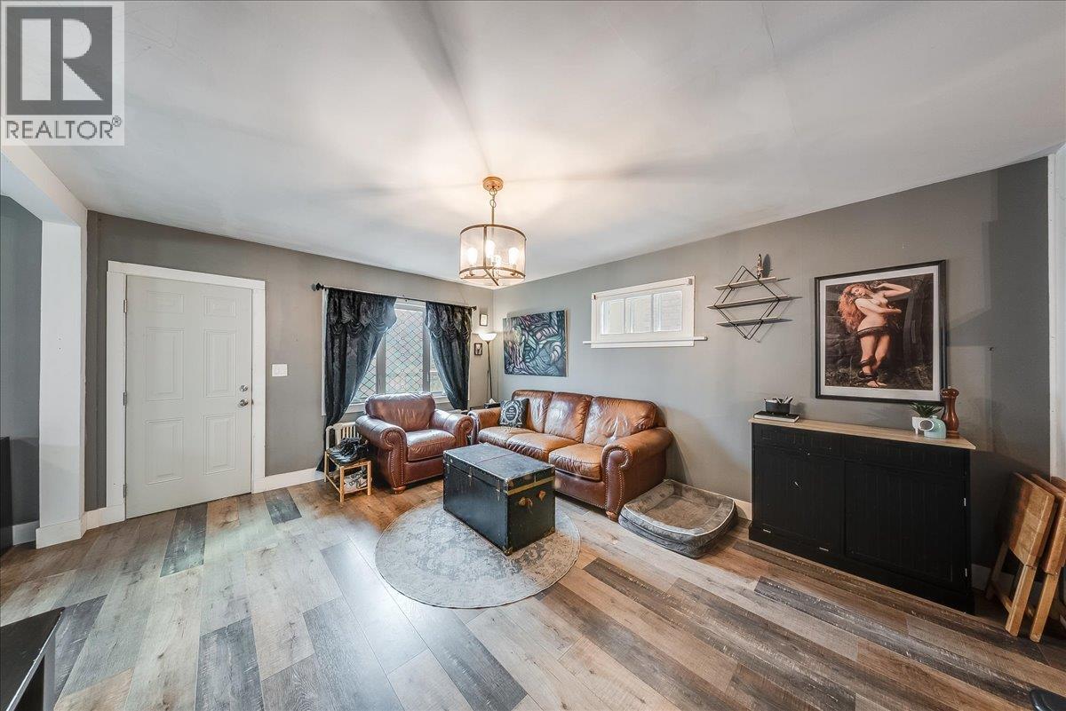 1430 Third Avenue, Trail, British Columbia  V1R 1P6 - Photo 3 - 10398102
