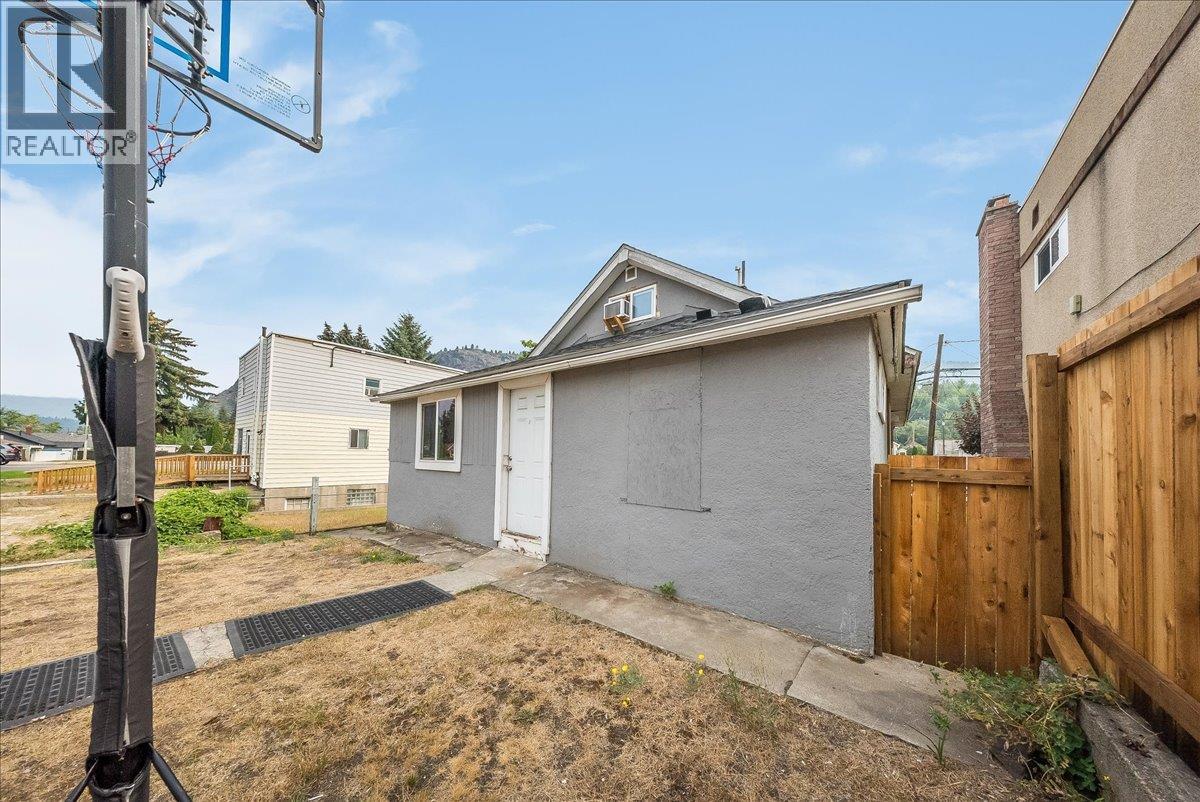1430 Third Avenue, Trail, British Columbia  V1R 1P6 - Photo 30 - 10398102